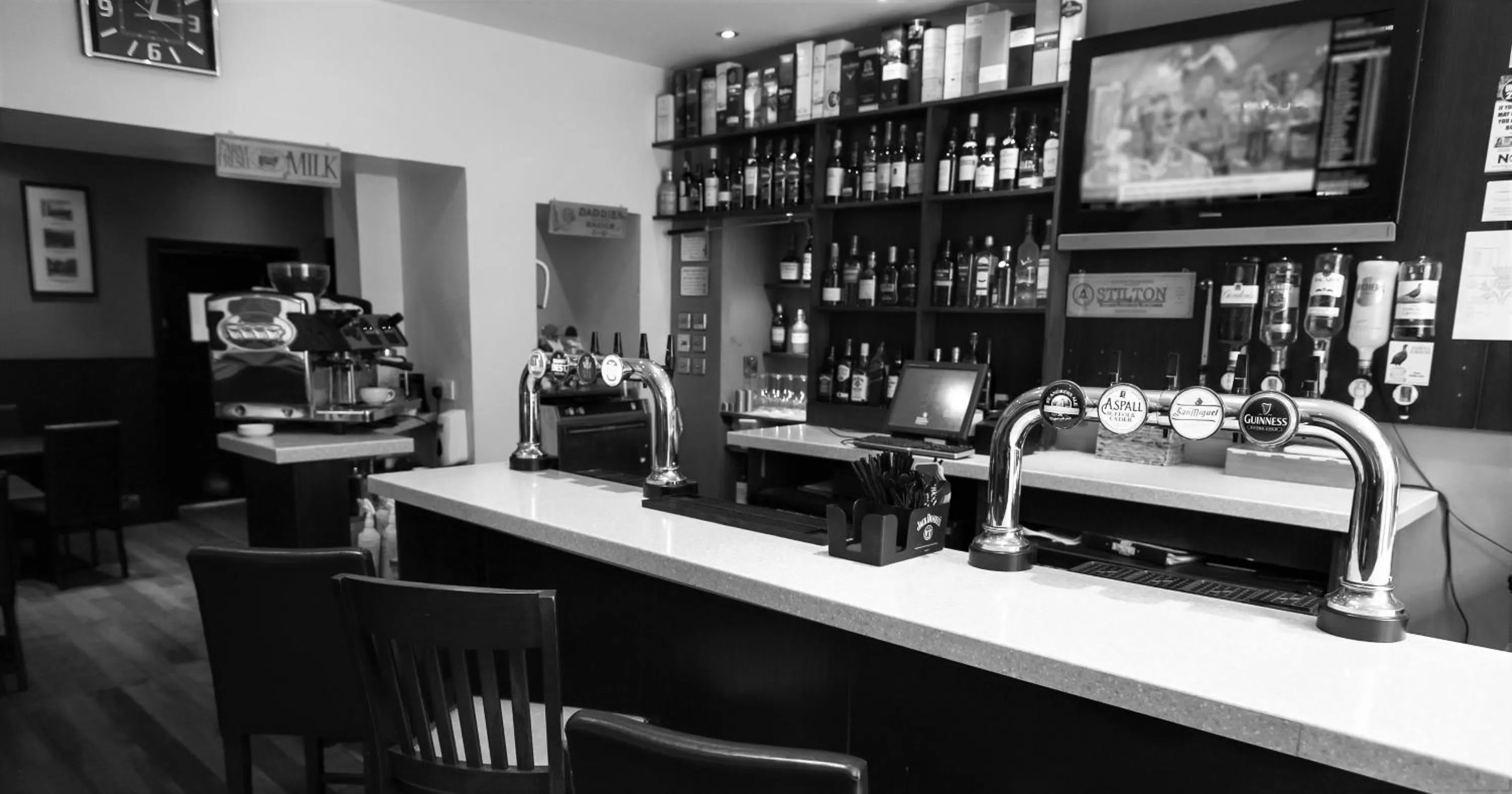 Lounge or bar in Ardgowan Hotel