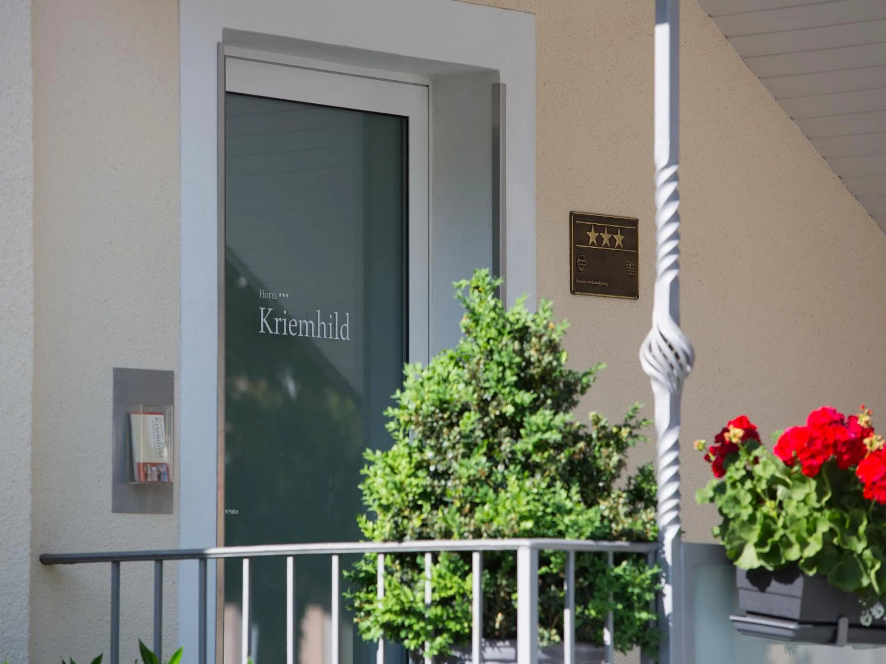 Facade/entrance in Hotel Kriemhild am Hirschgarten