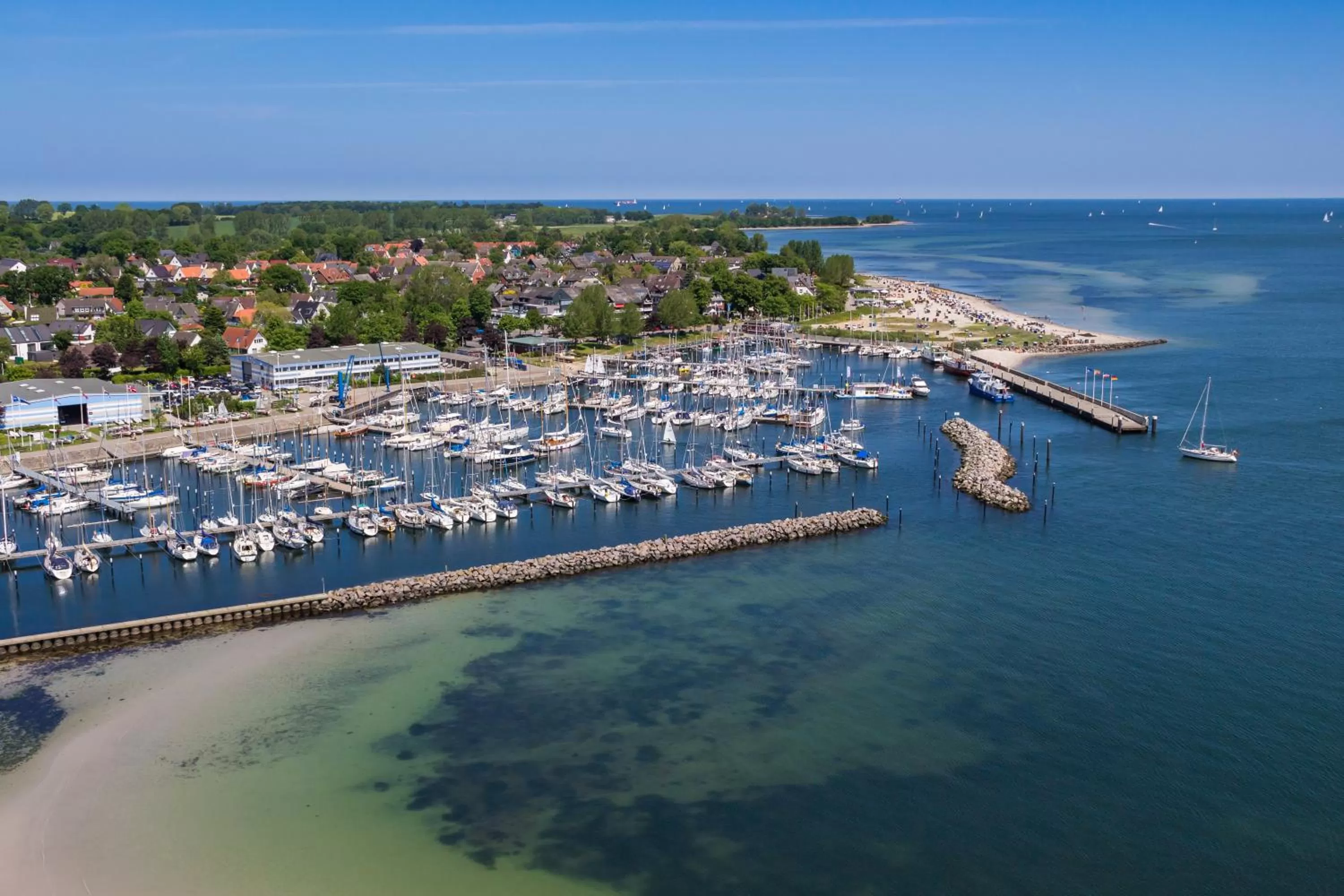 Day in Büngers Apartment-Hotel mit Gartensauna - modern, gemütlich und strandnah