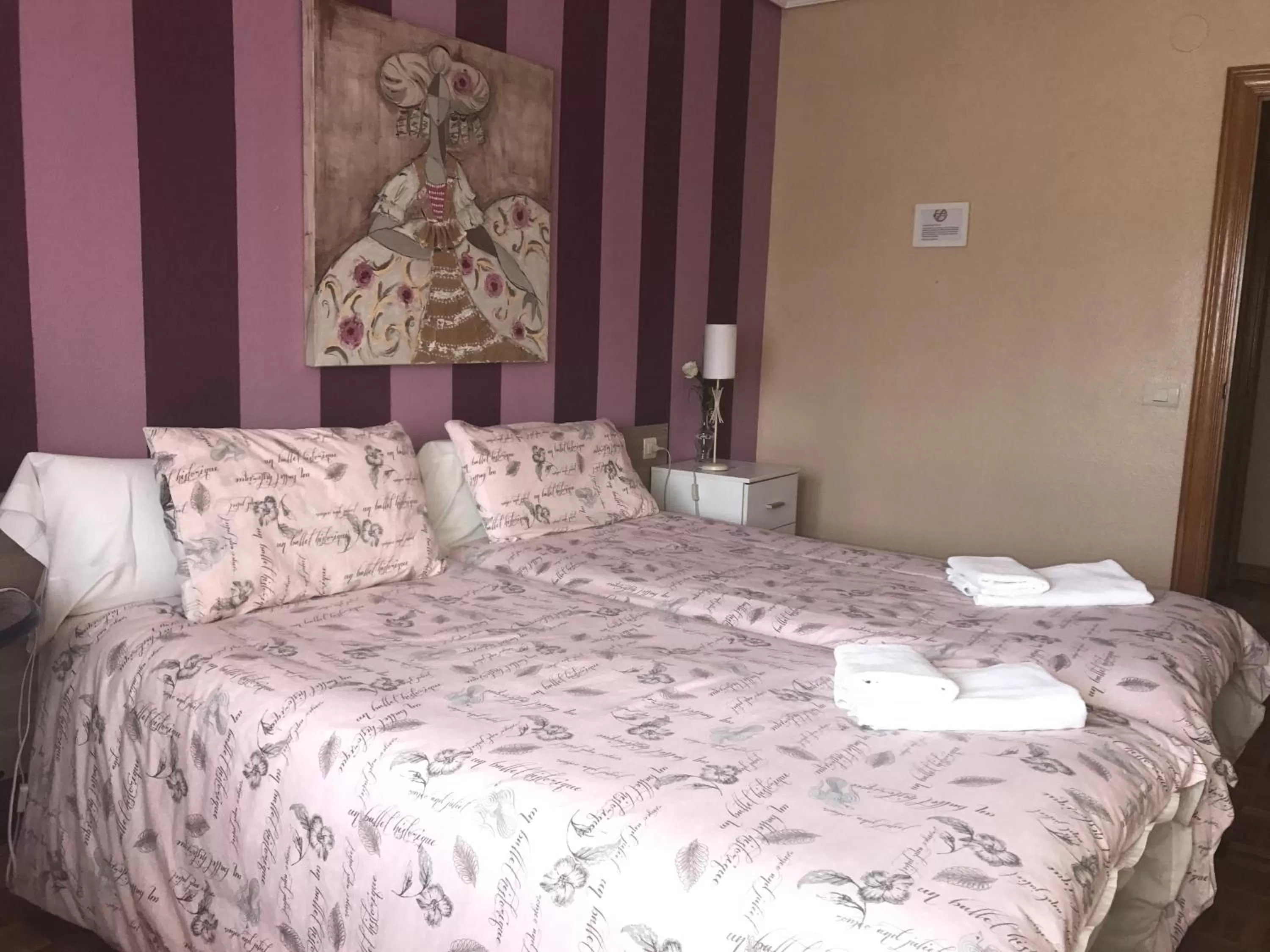 Bed in Alojamientos Iruña