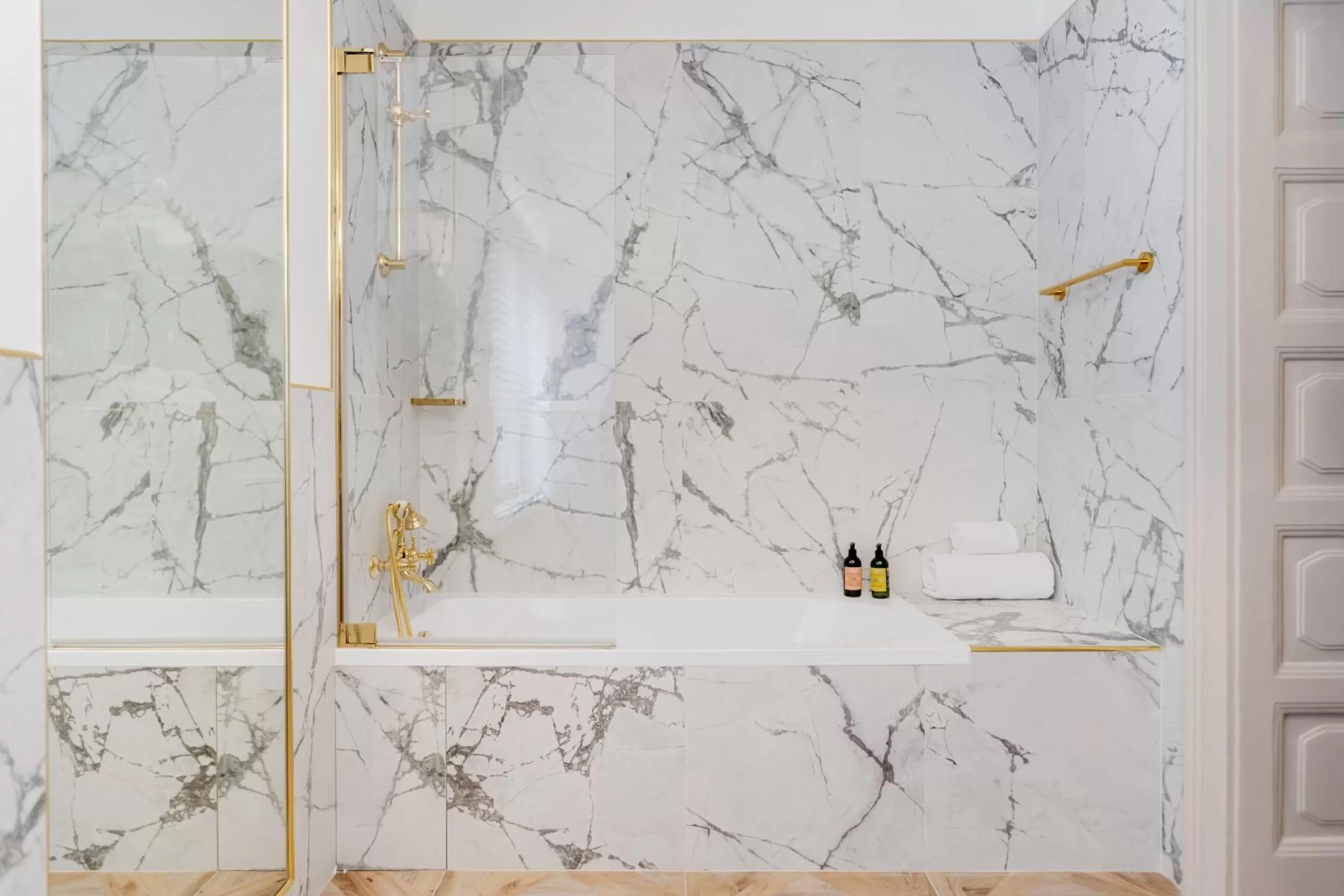 Bathroom in Hotel H15 Francuski Old Town - Destigo Hotels