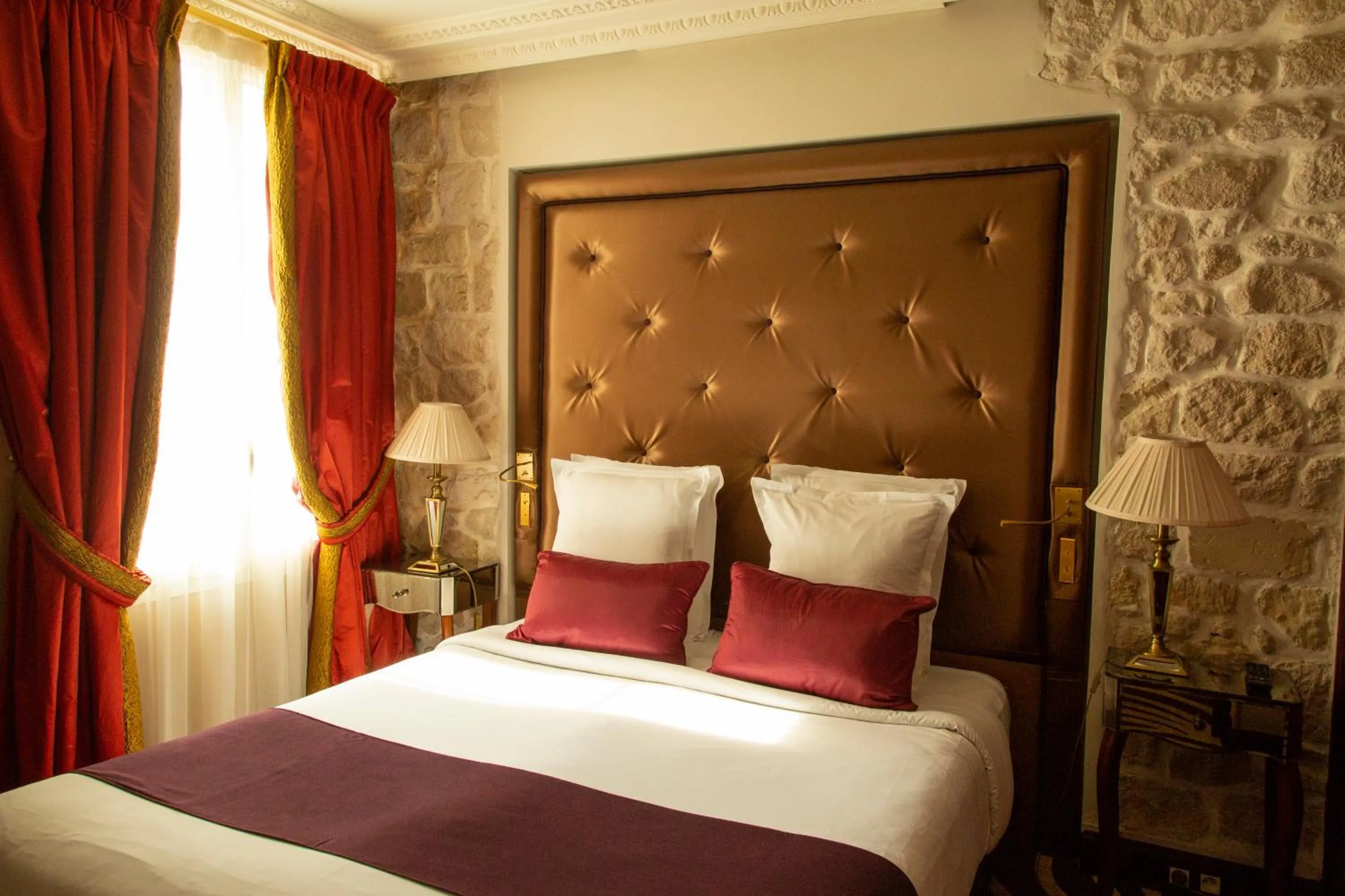 Photo of the whole room, Bed in Hotel Du Beaumont