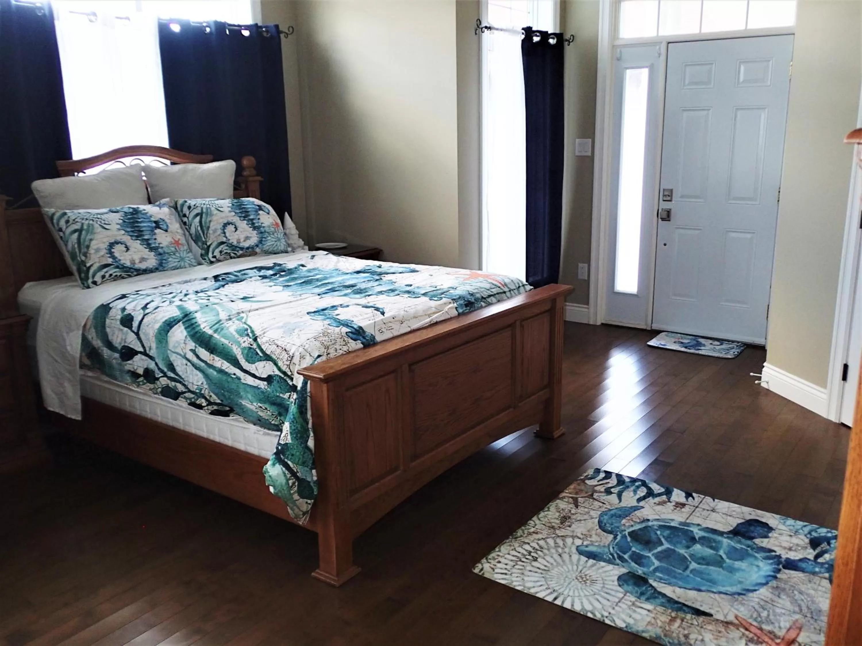 Bed in The Cozy Fox BNB-Woodland Room