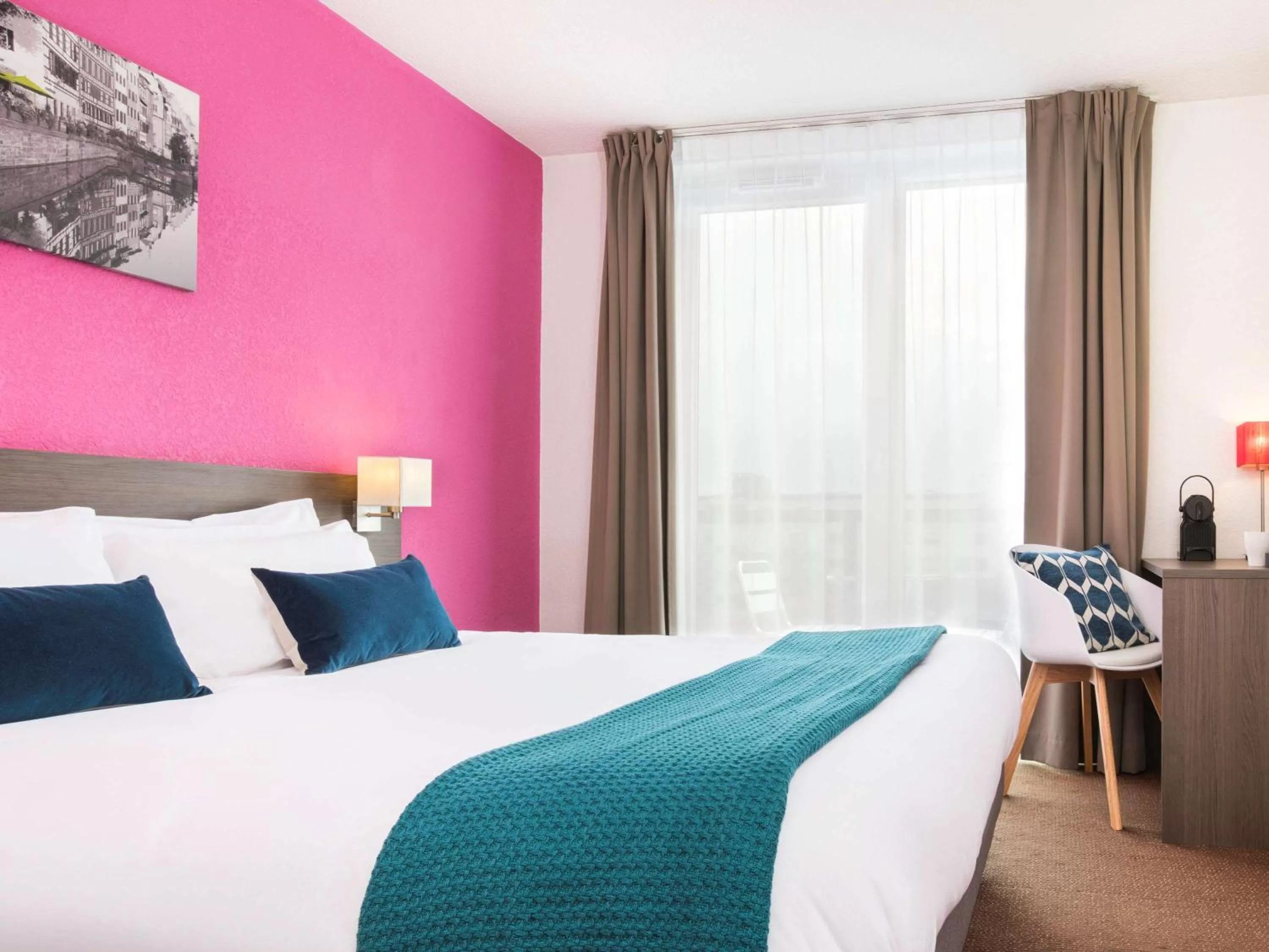 Photo of the whole room, Bed in Aparthotel Adagio Access Strasbourg Petite France