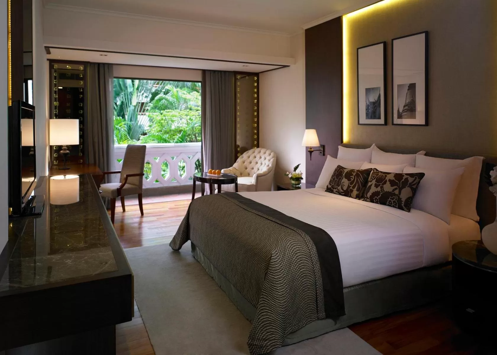 Bed in Anantara Riverside Bangkok Resort