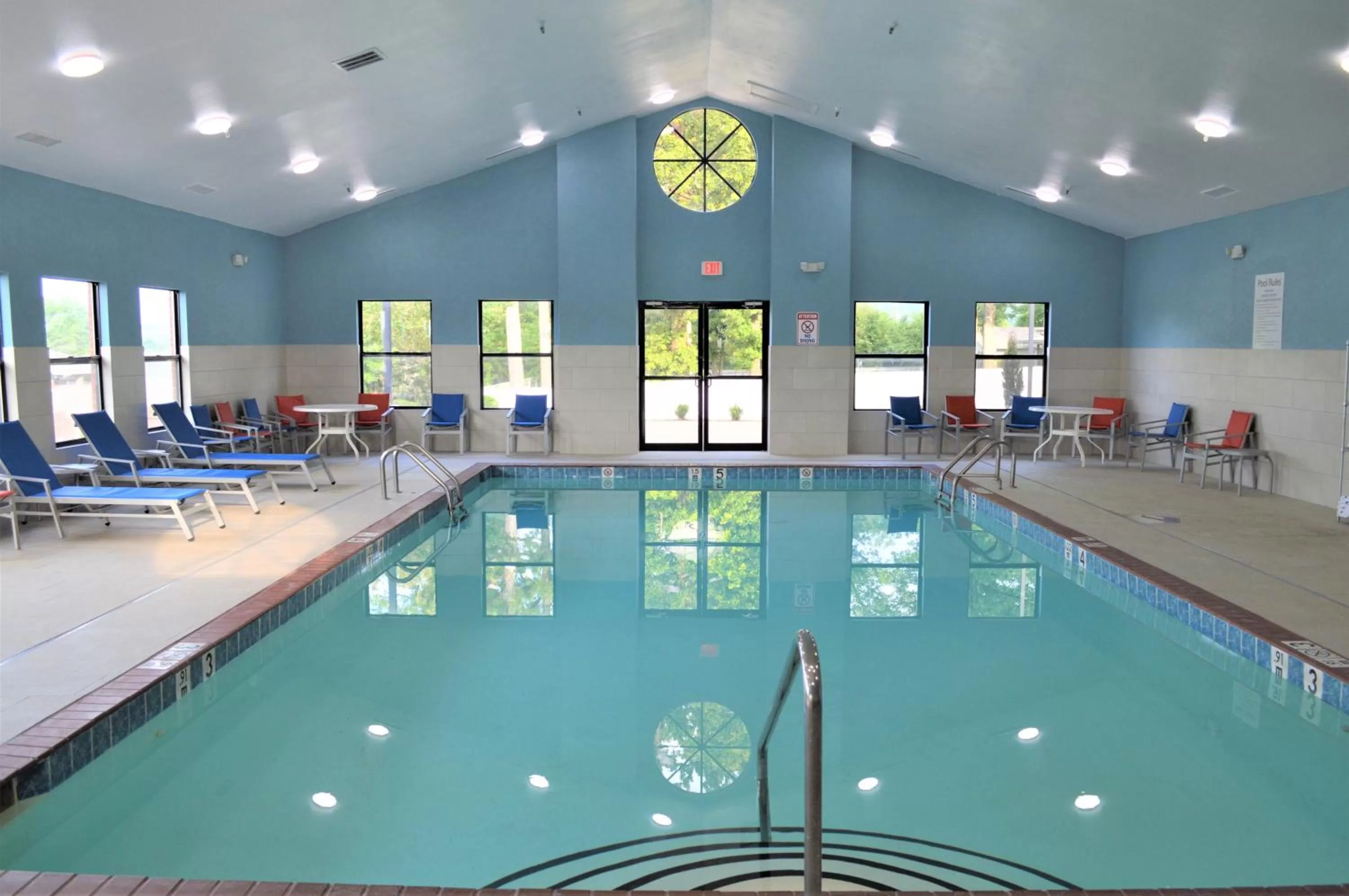 Swimming pool in Holiday Inn Express & Suites Batesville by IHG