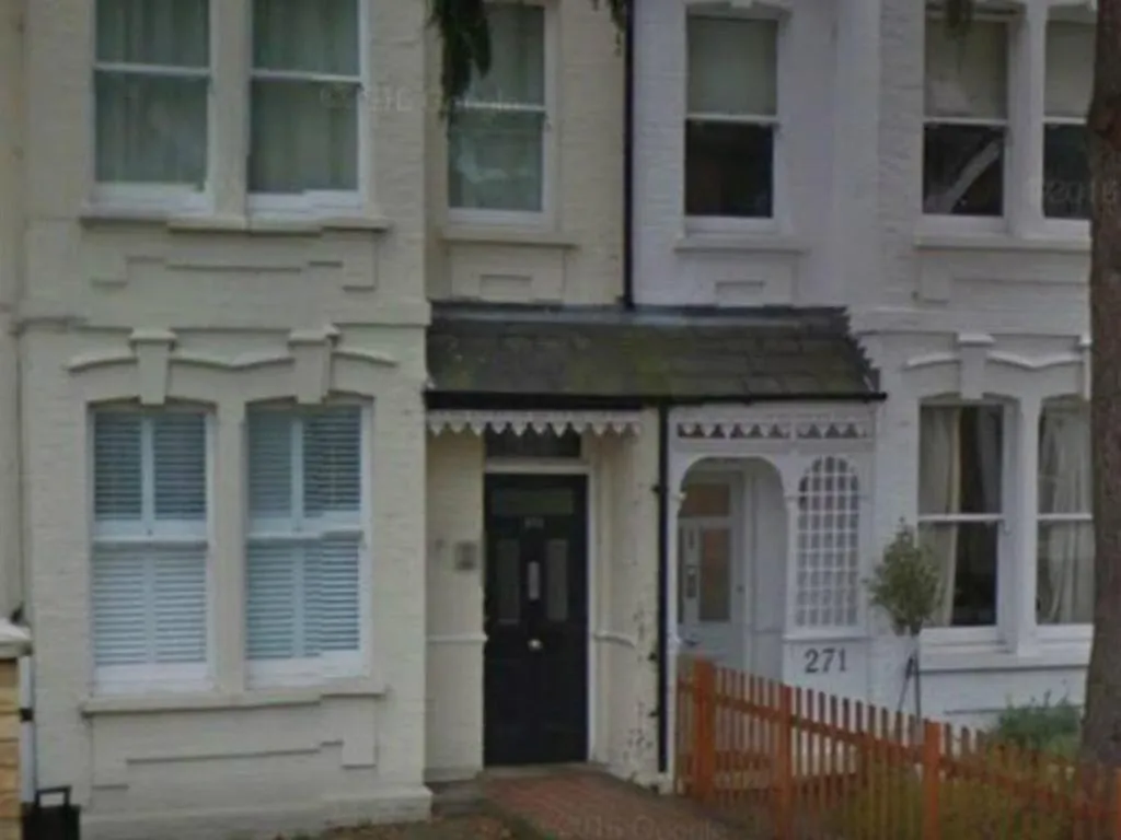 Property building in Kew Studios and Rooms