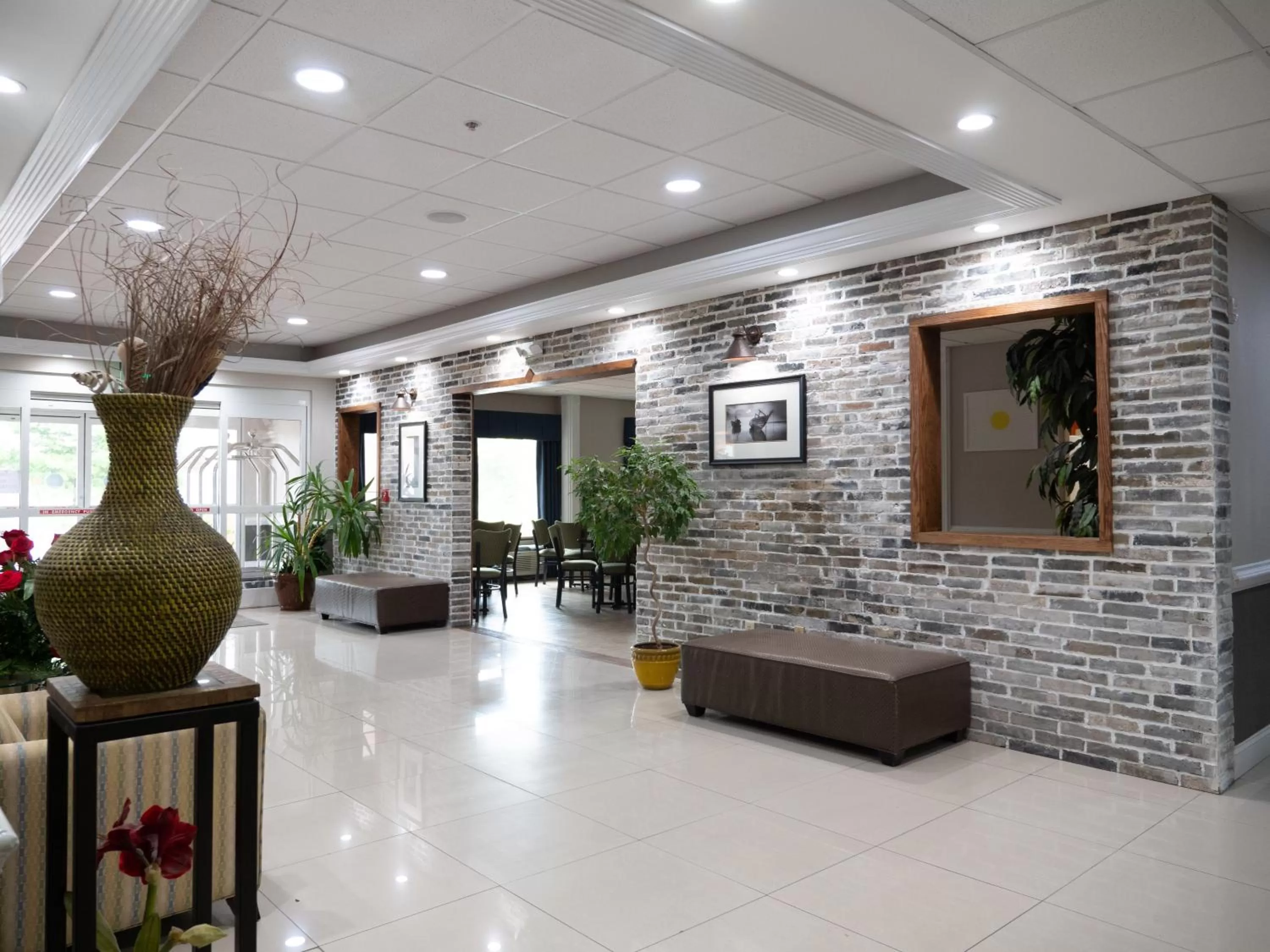 Lobby or reception in Days Inn & Suites by Wyndham Savannah North I-95