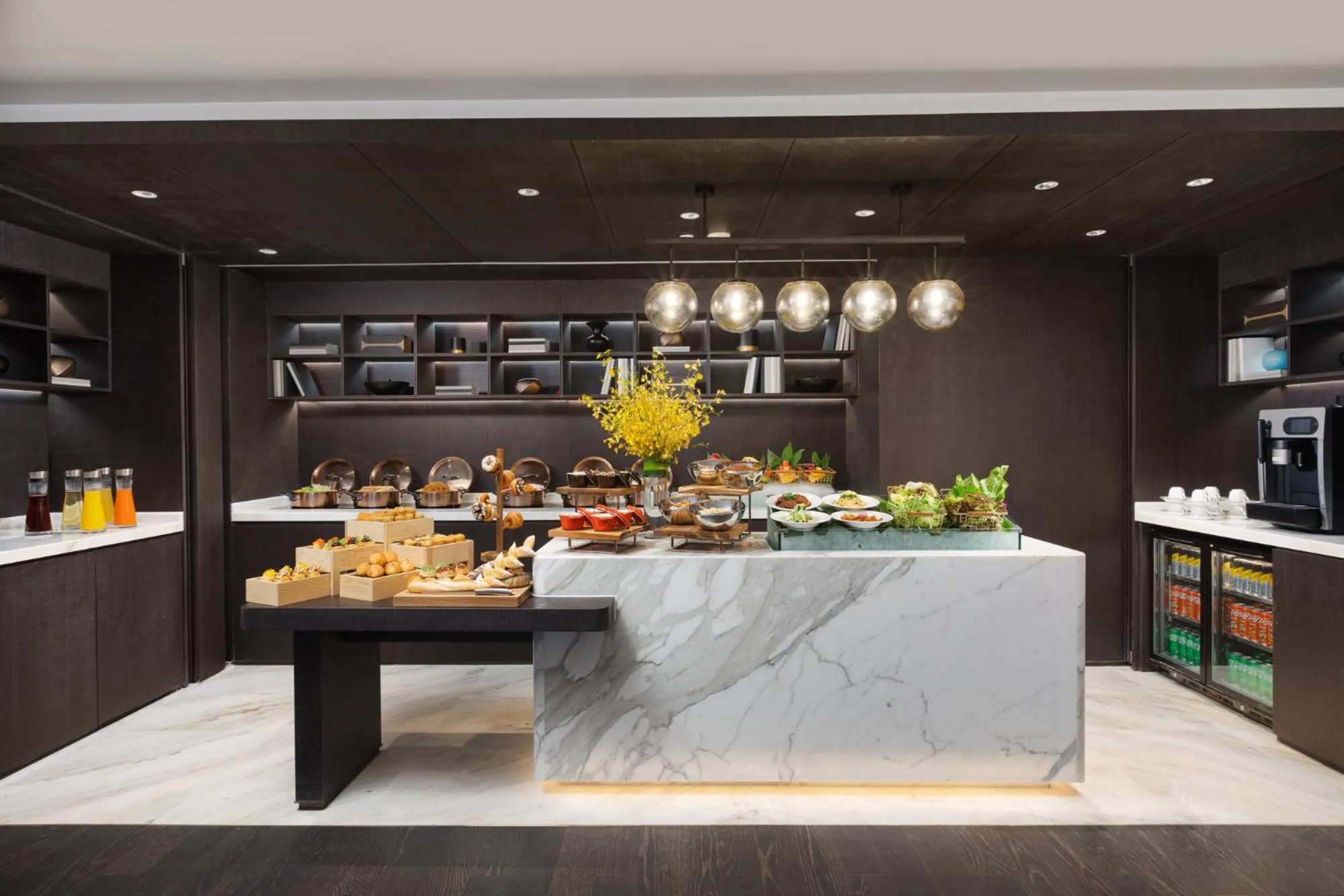 Restaurant/places to eat in HUALUXE Shanghai Changfeng Park by IHG