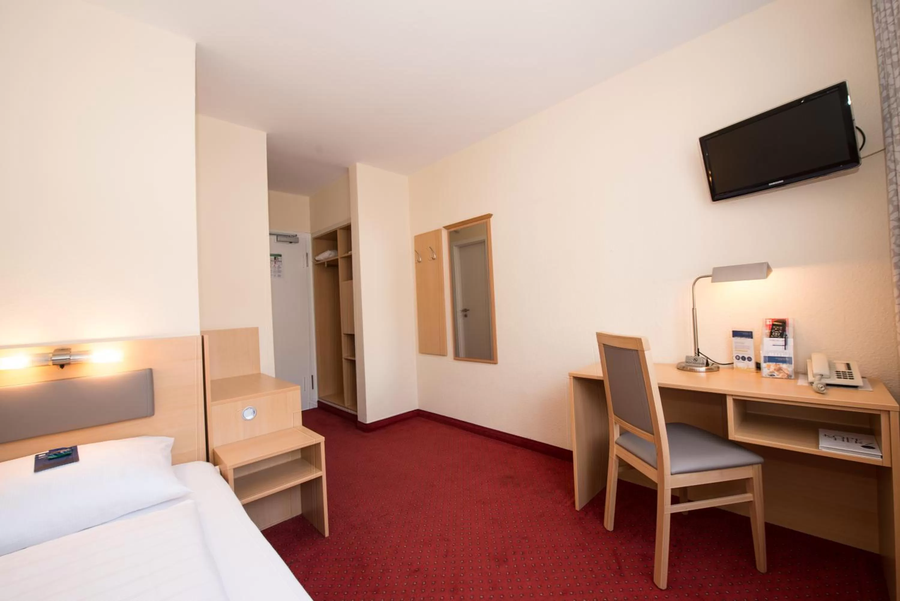 Photo of the whole room, Bed in Comfort Garni Stadtzentrum Hotel