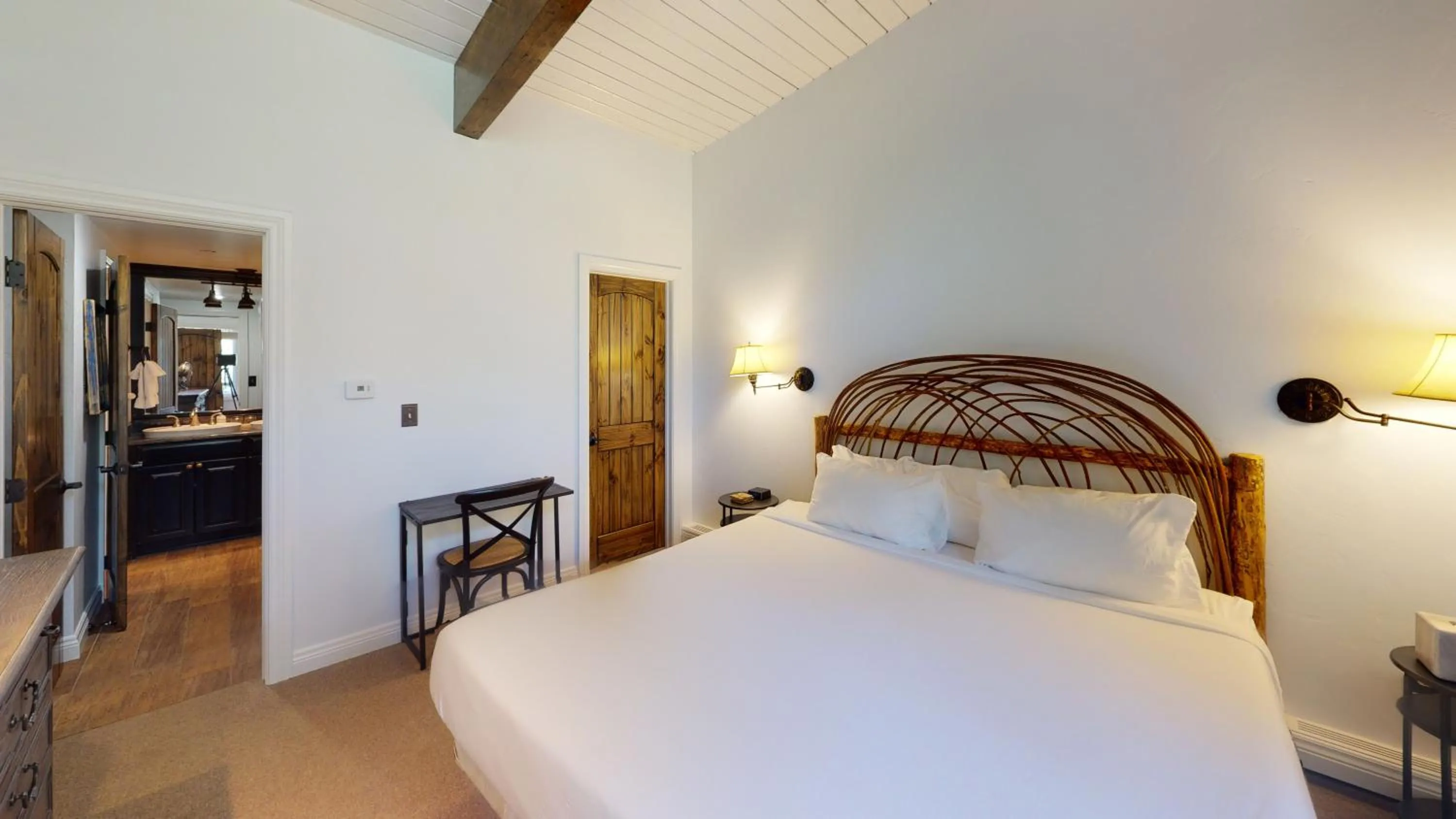 Bed in Manor Vail Lodge