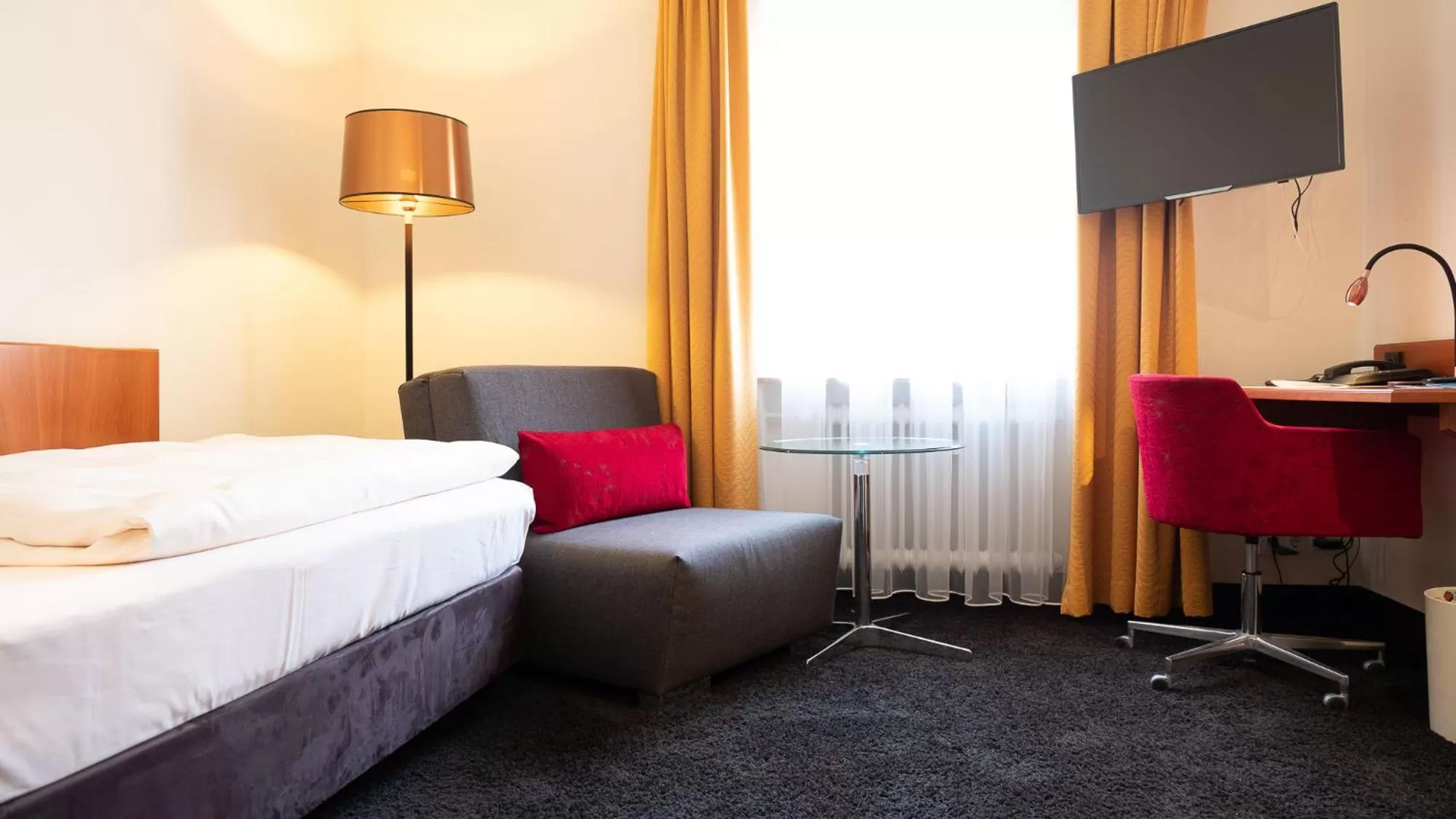 Photo of the whole room, Bed in Hotel & Restaurant Walfisch