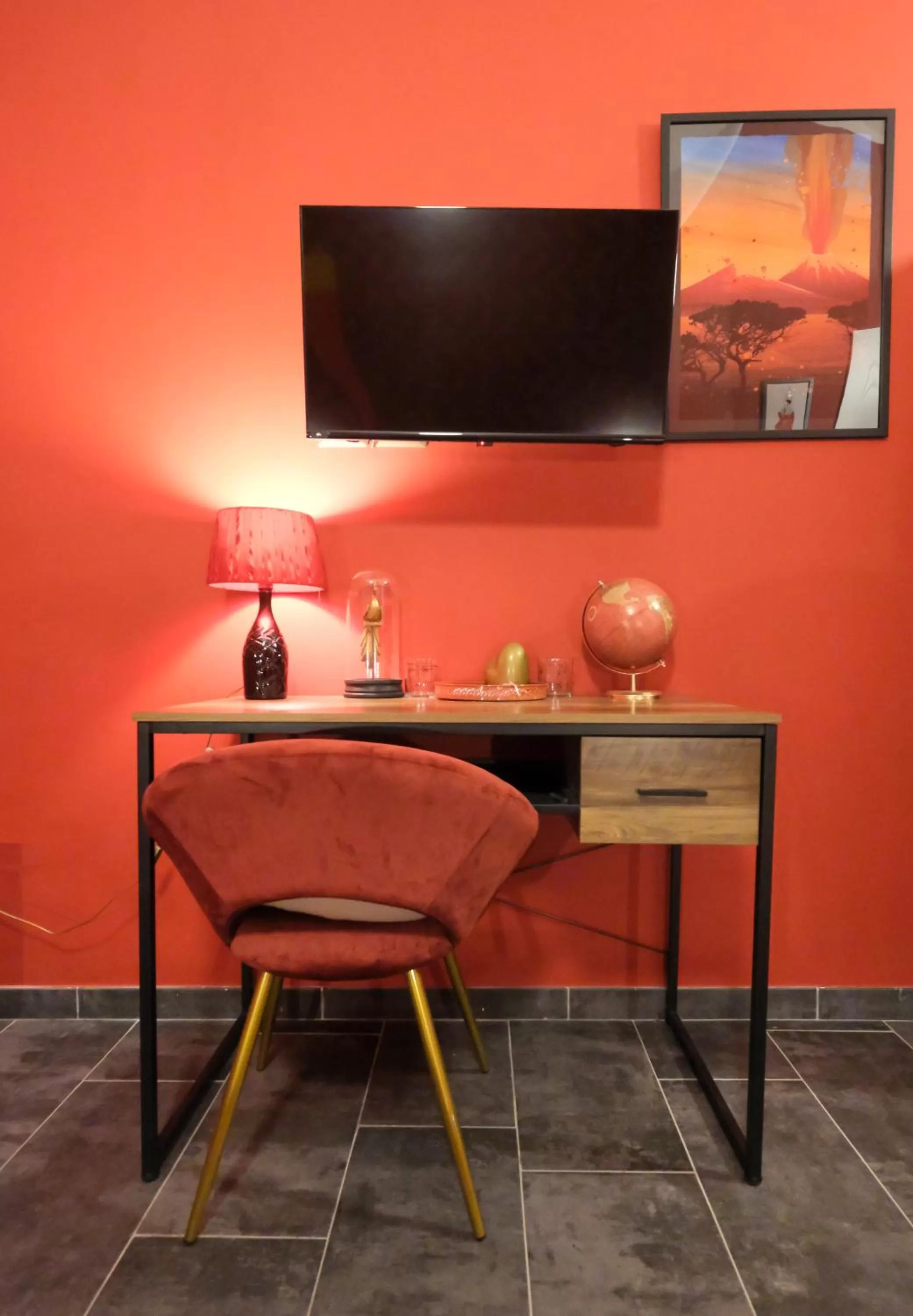 TV and multimedia, TV/Entertainment Center in LH51 B&B