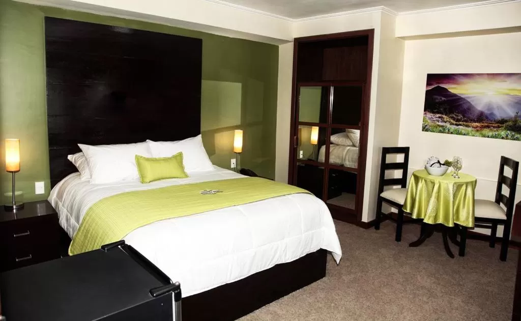 Bedroom, Bed in Casa Hotel Achumani