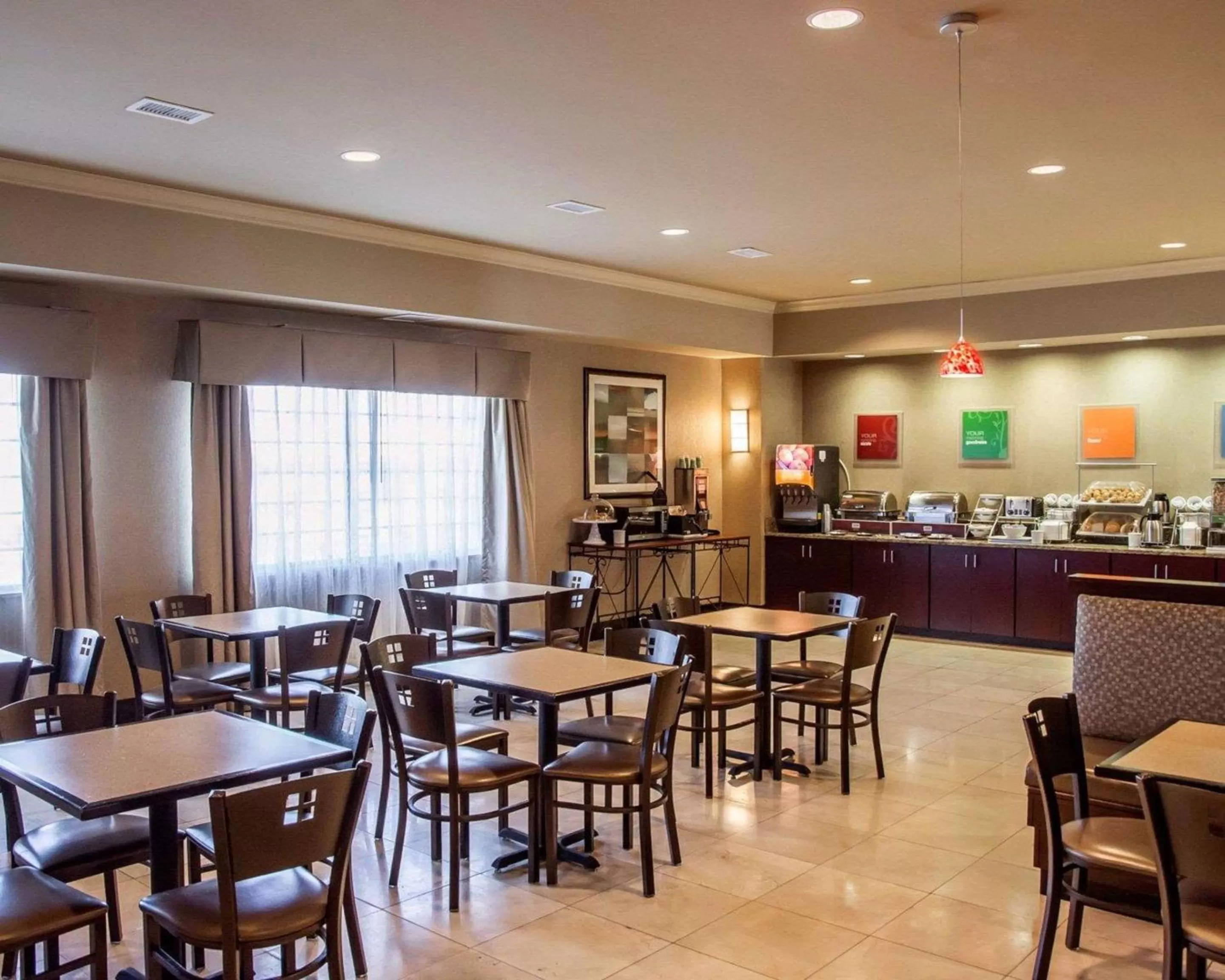 Restaurant/places to eat in Comfort Suites Cincinnati North