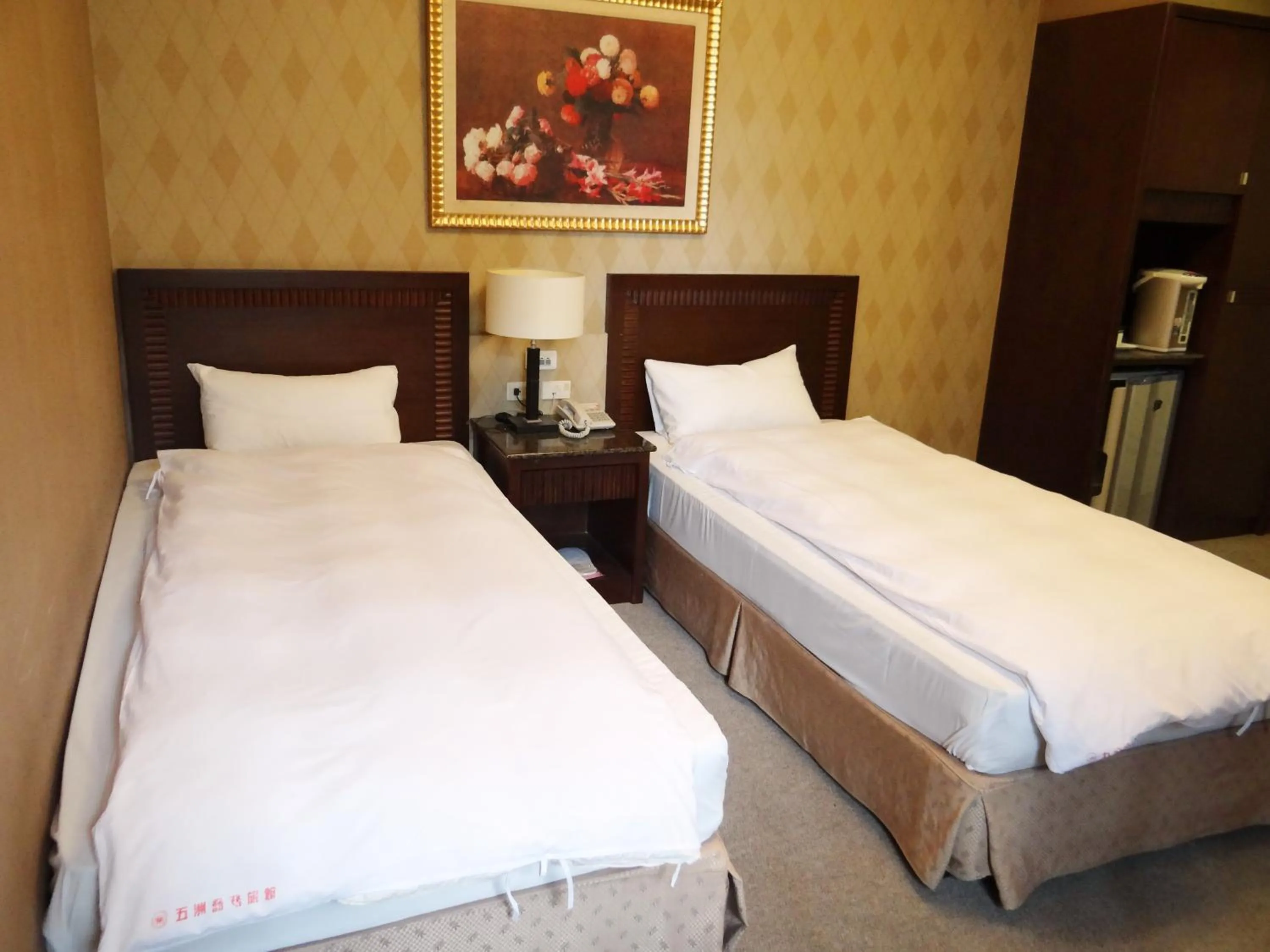 bunk bed, Bed in Wuzhou Hotel
