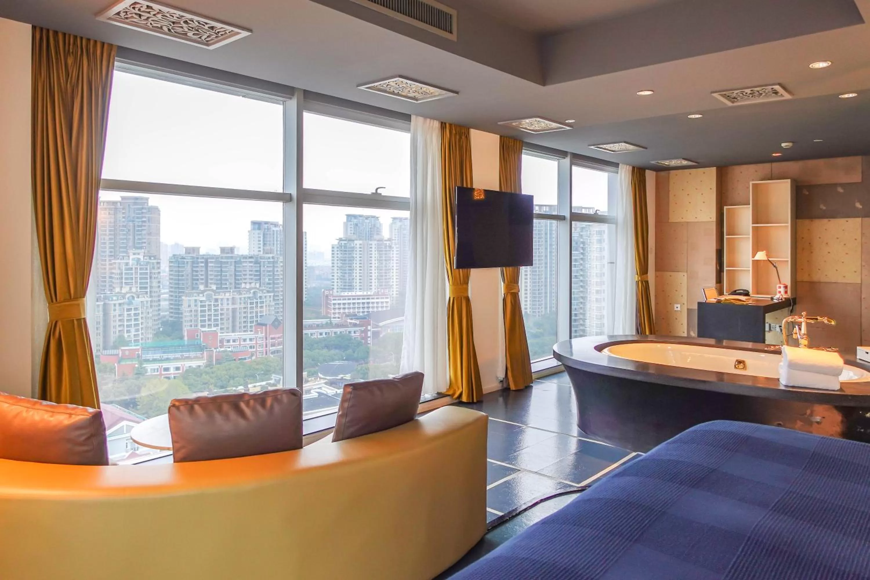 Privilege King Suite in Grand Mercure Shanghai Century Park