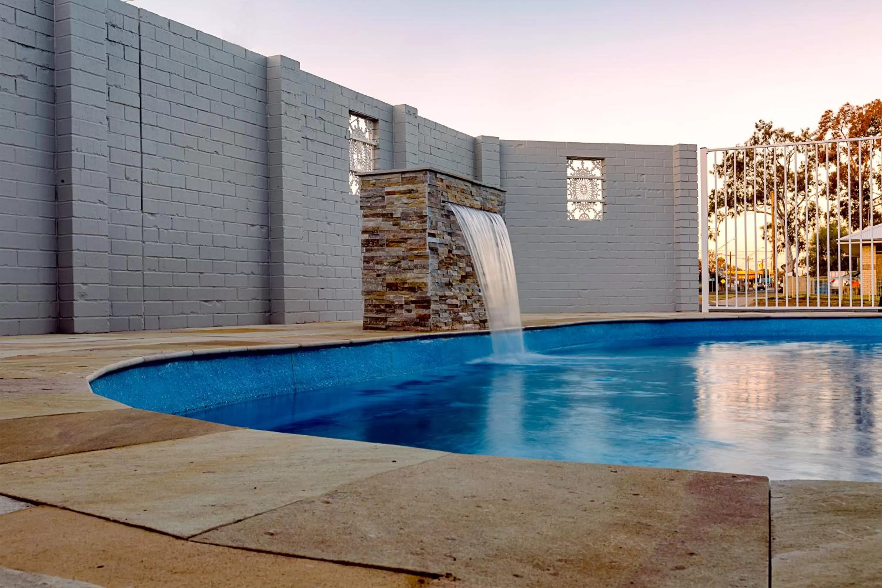 Swimming pool in Oasis Motel