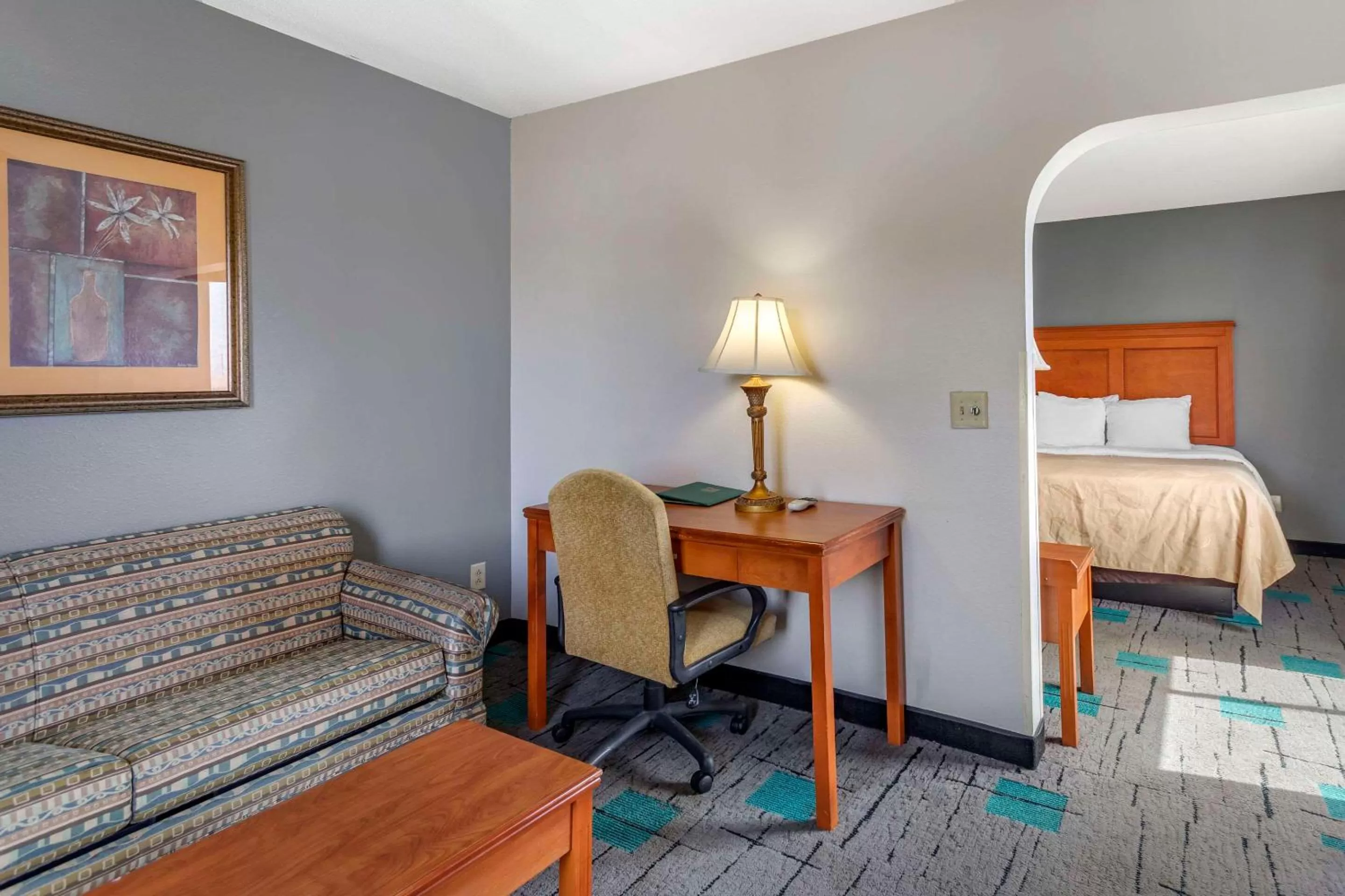 Bedroom, Bed in Quality Inn & Suites Chattanooga West near Lookout Mountain