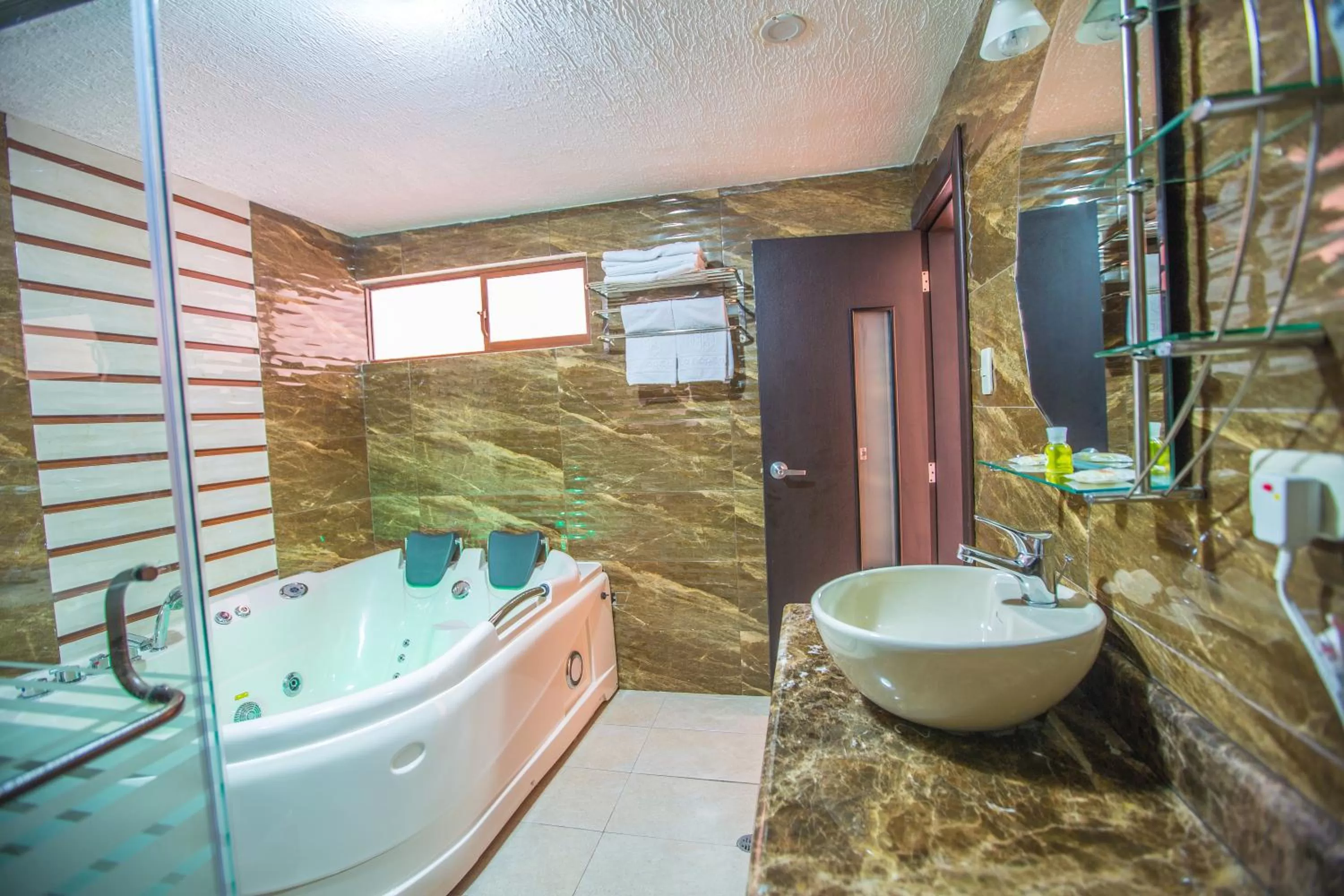 Bathroom in La Kapital Hotel