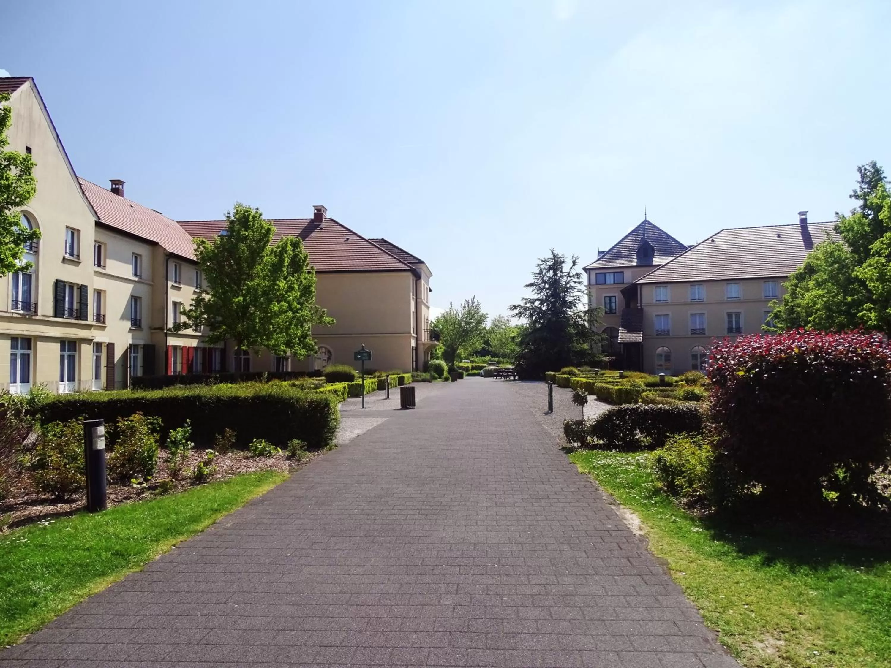 Property building in Campanile Val de France