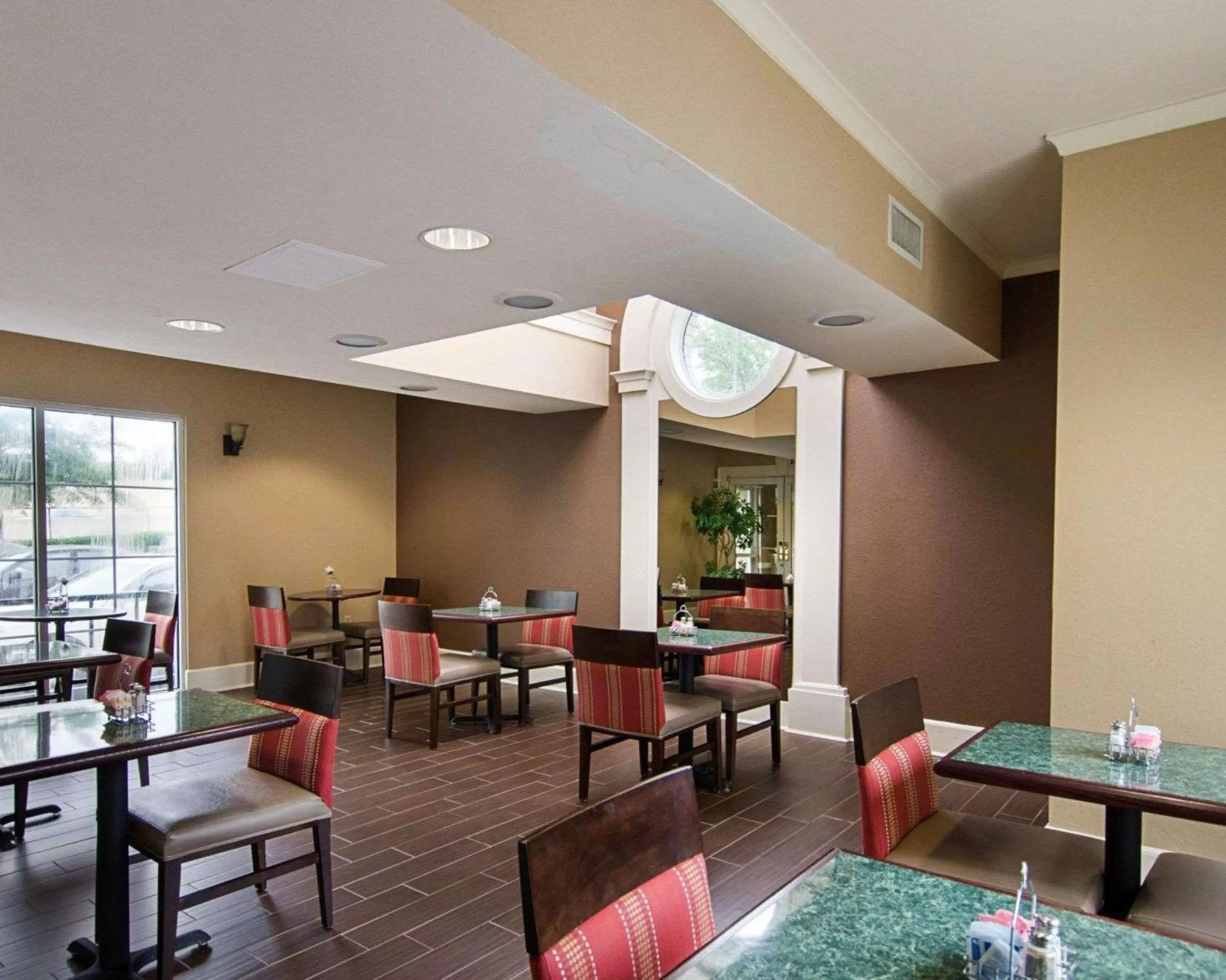 Restaurant/places to eat in Quality Inn & Suites Little Rock West