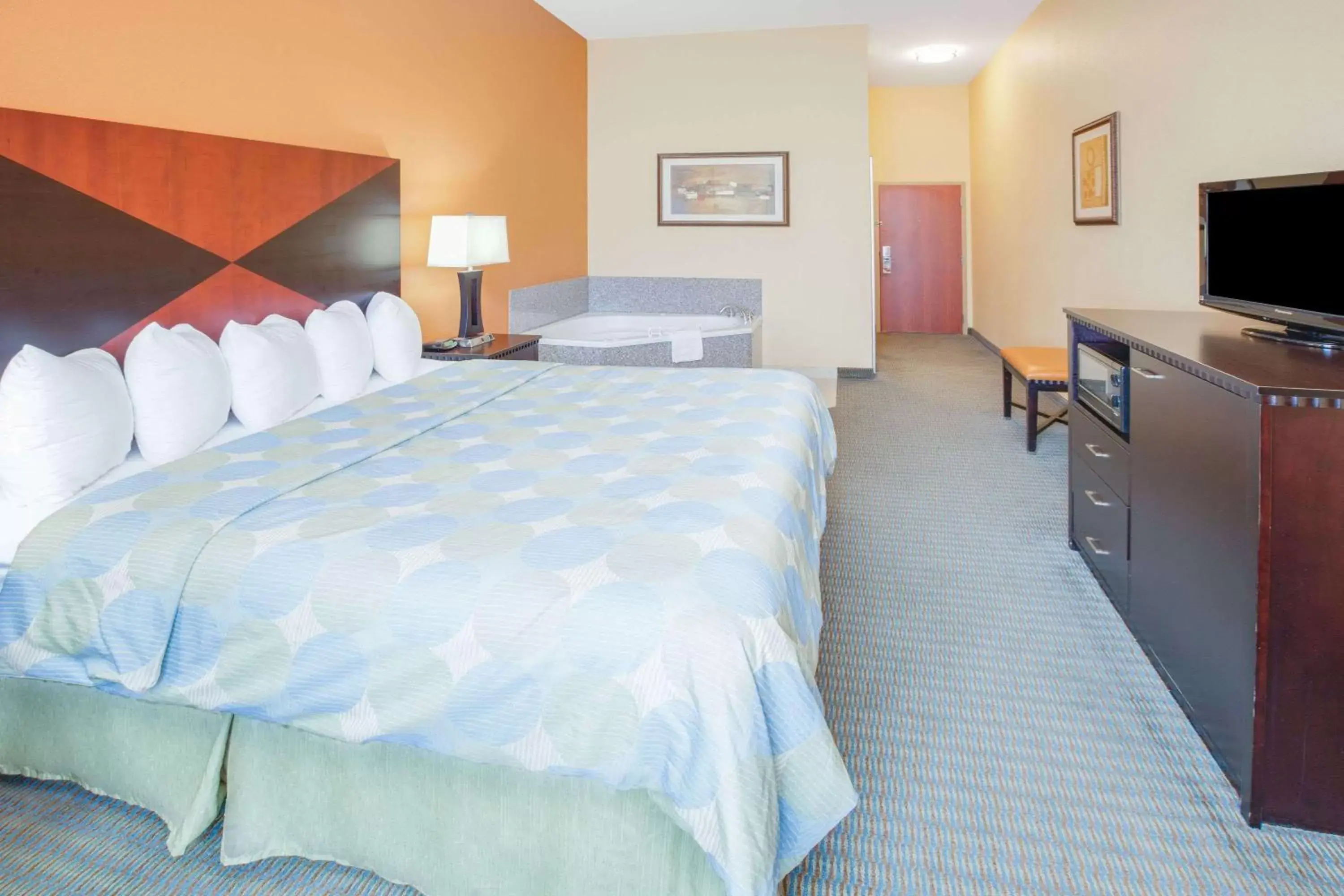 Days Inn & Suites by Wyndham Russellville Days Inn & Suites by Wyndham Russellville