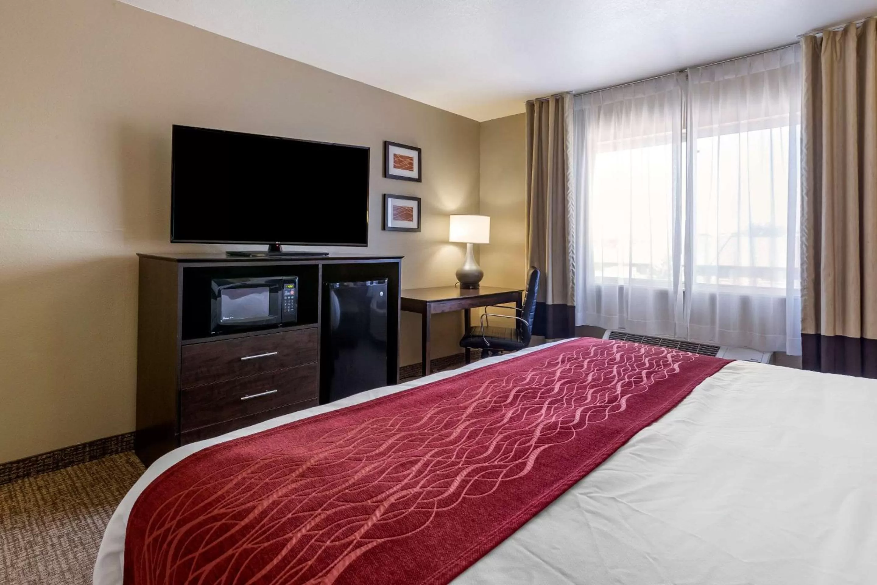 Bedroom, Bed in Comfort Inn & Suites Waterloo - Cedar Falls