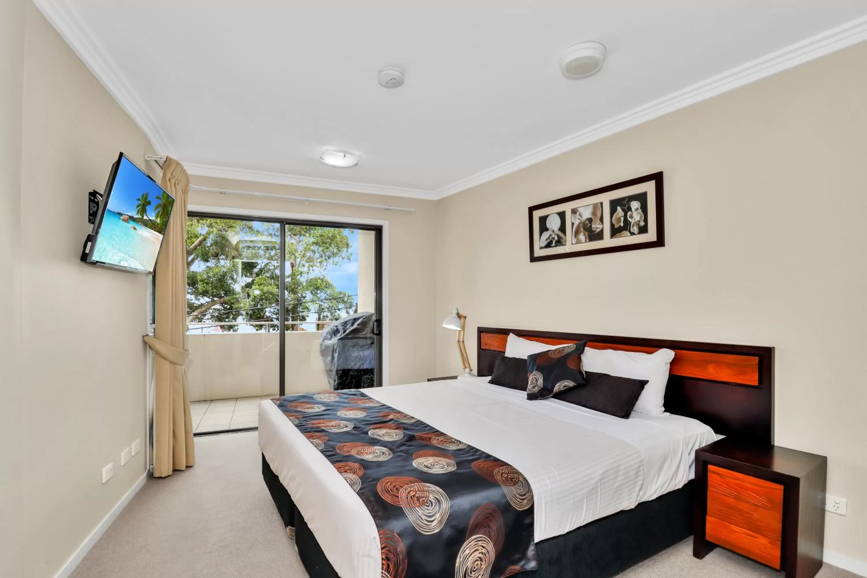 Bed in Eden by the Bay