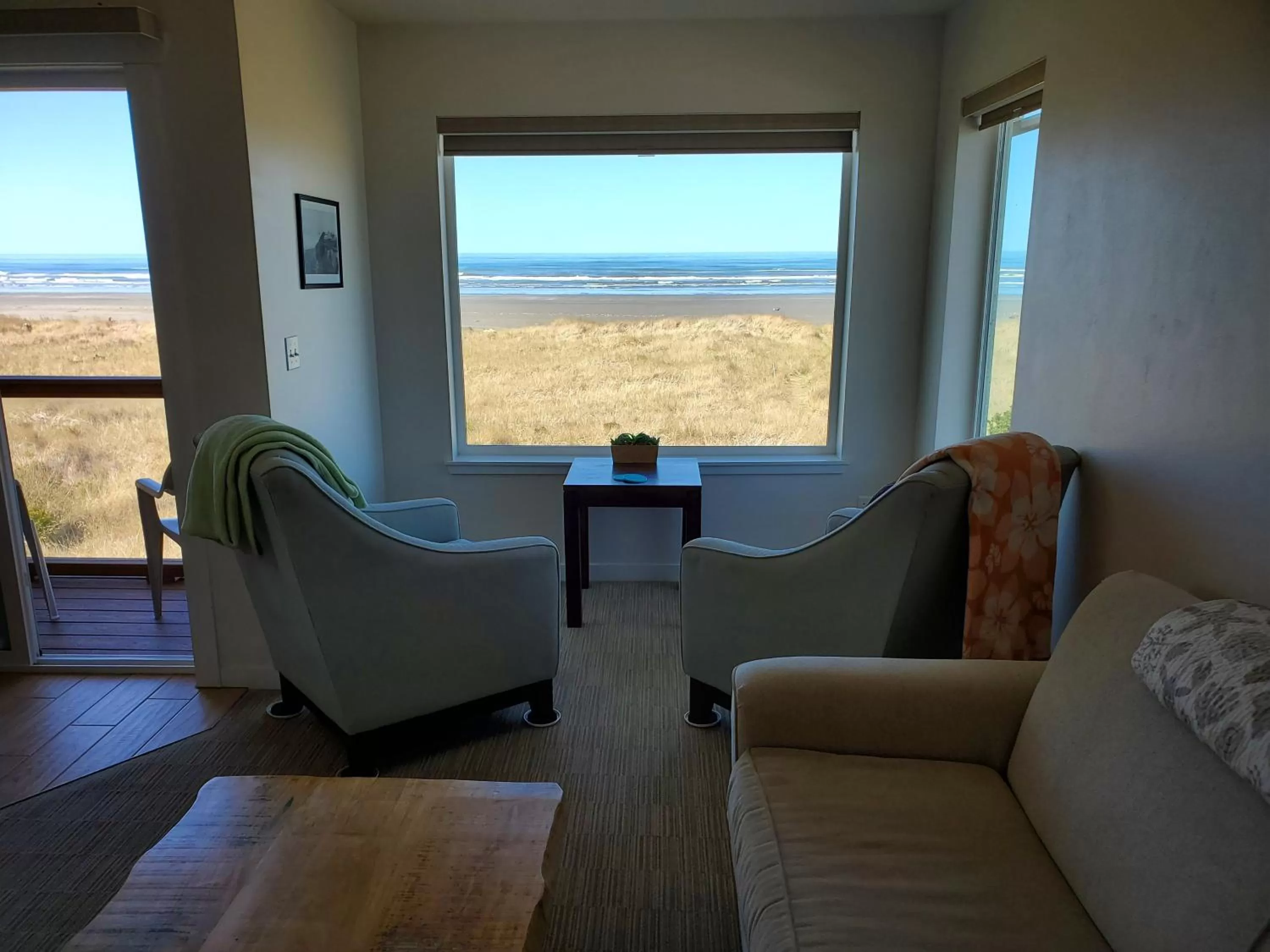 Day, Seating Area in Moonstone Beach Motel
