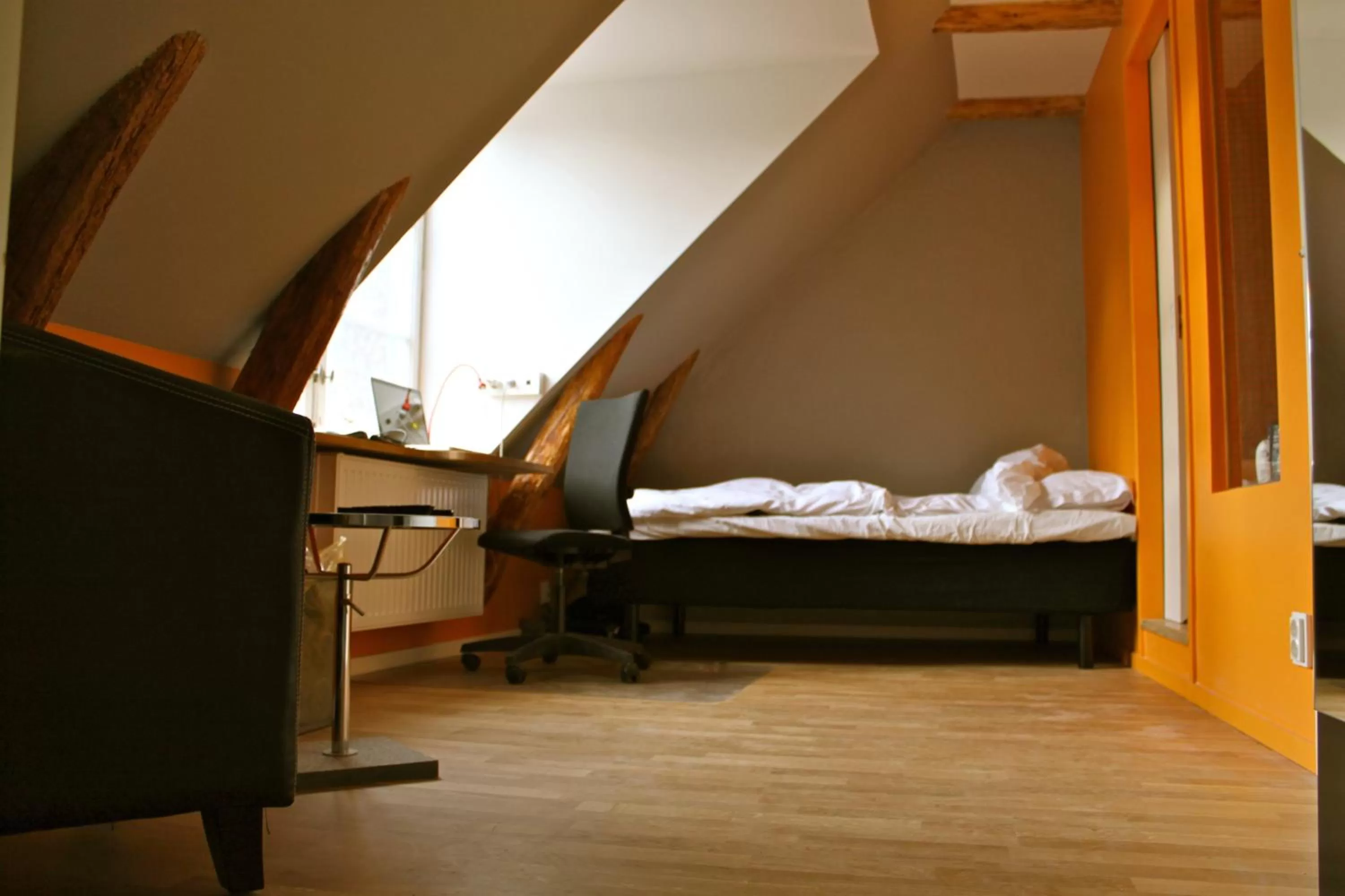 Day, Bed in Magles Smiley Inn