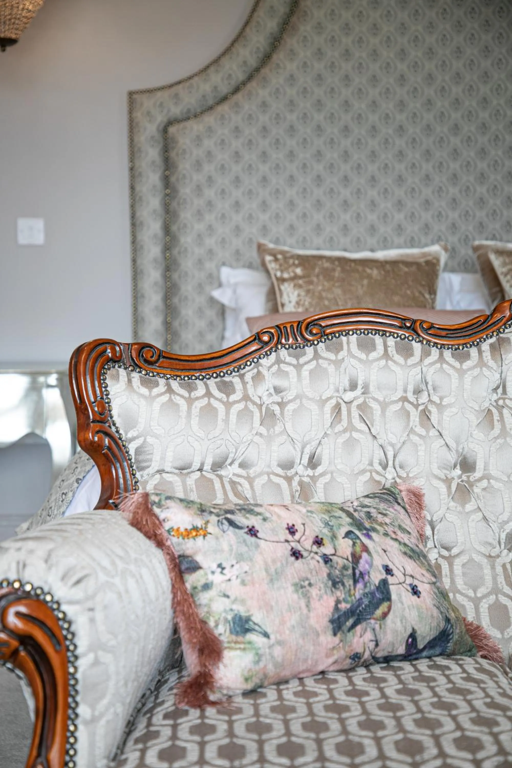 Seating area, Bed in Welbeck Manor and Golf