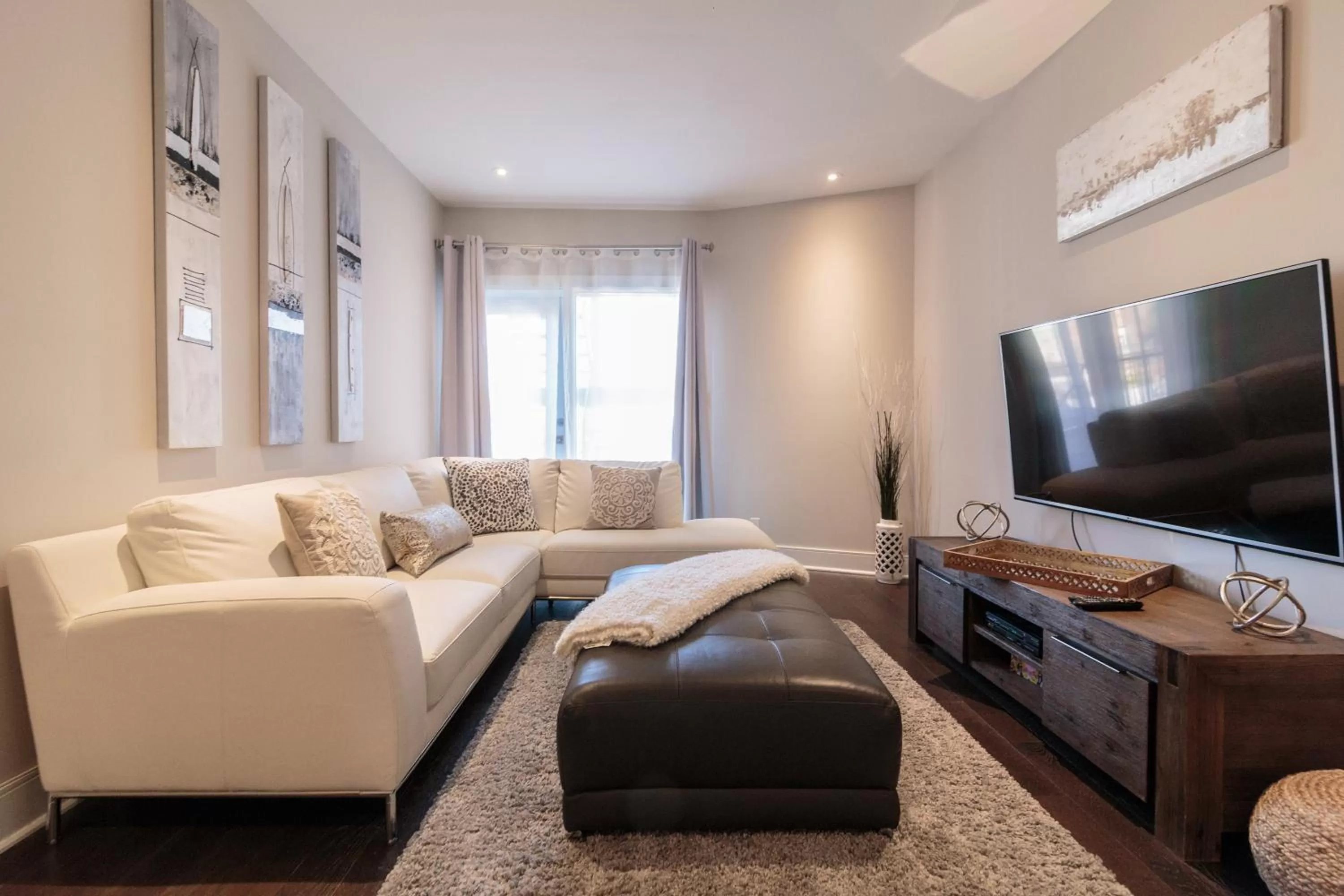 Living room in Parc Avenue Lofts