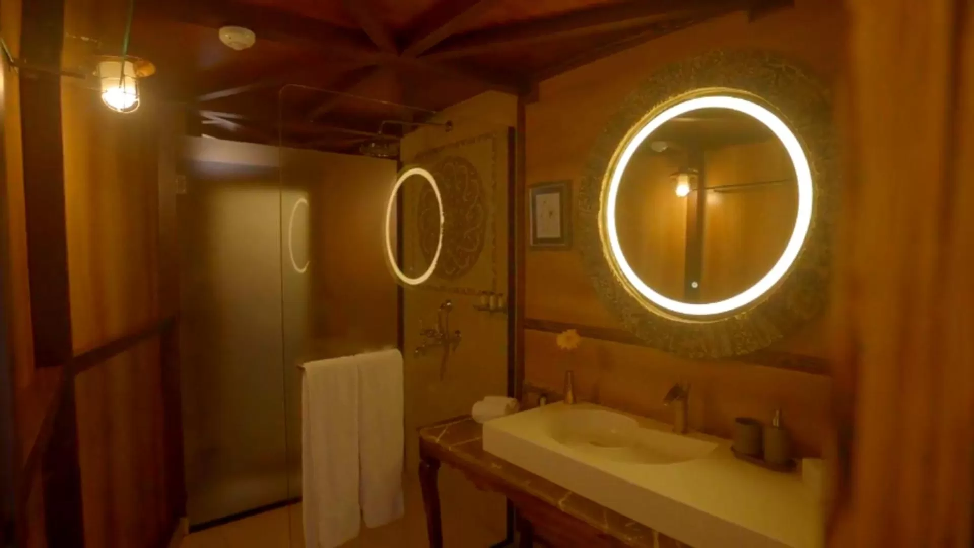 Bathroom in The Machan