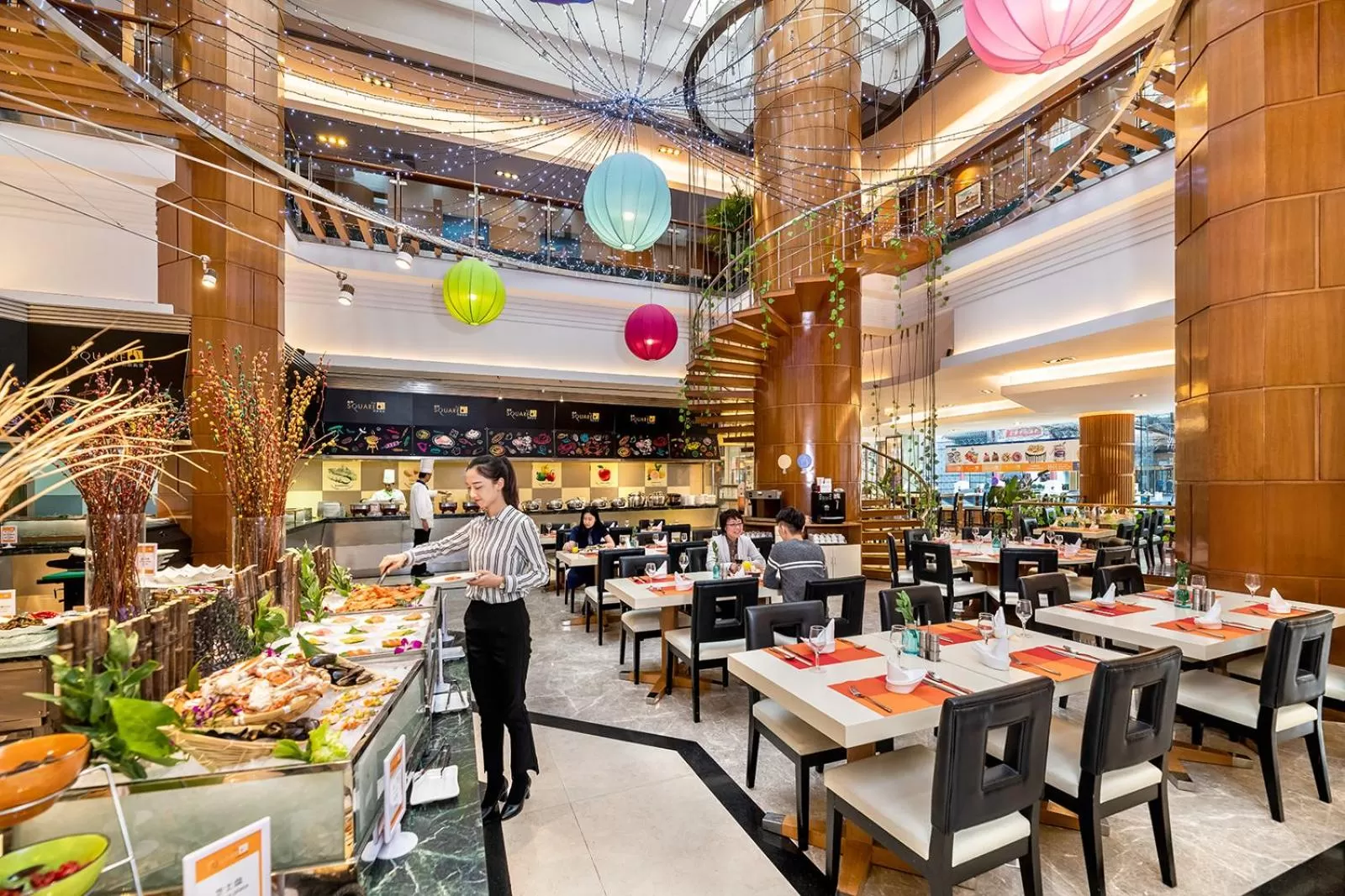 Restaurant/places to eat in Novotel Beijing Peace