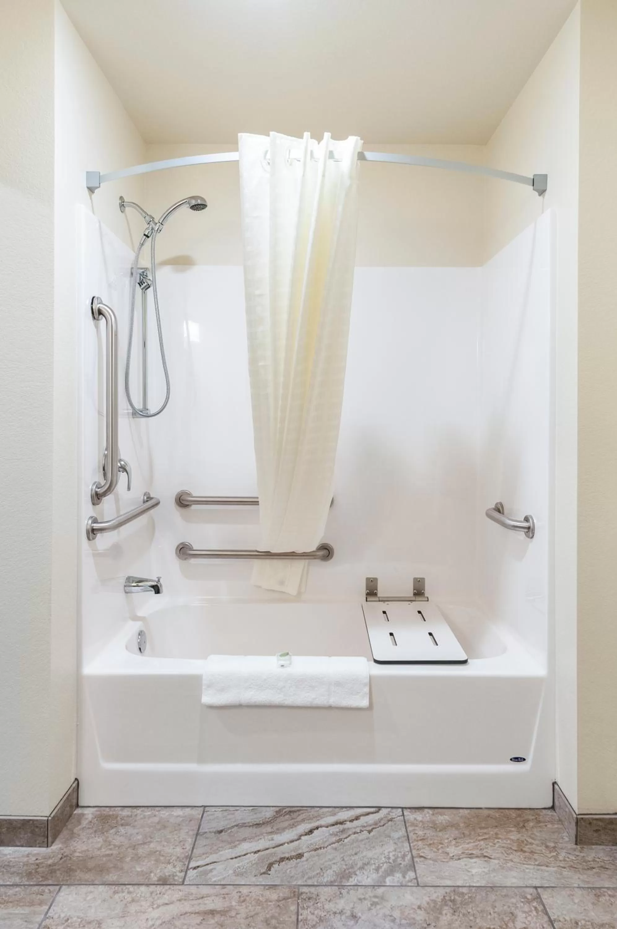 Shower in Cobblestone Hotel & Suites Appleton International Airport