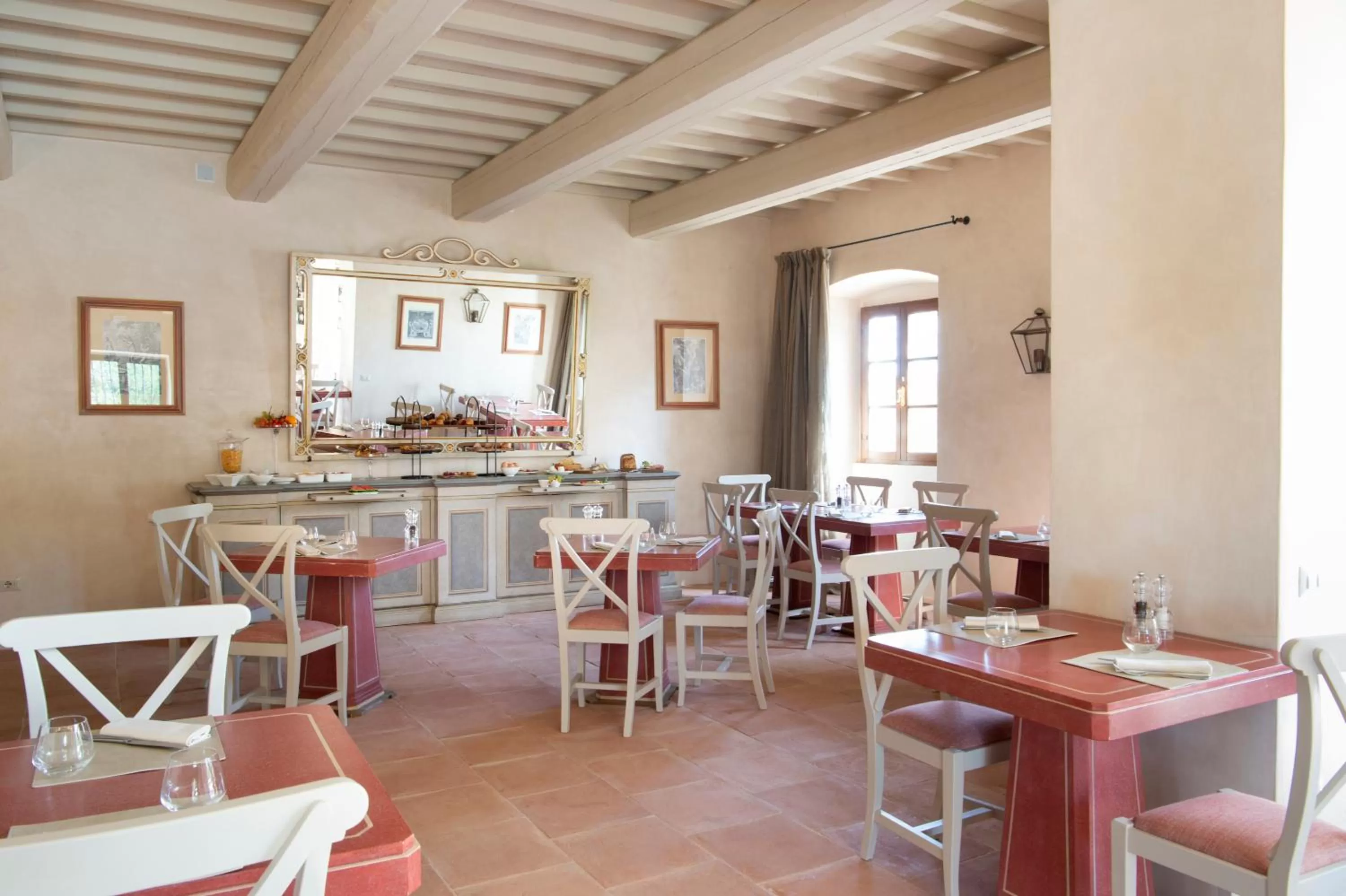 Restaurant/places to eat in Viesca Toscana Suites & Villas