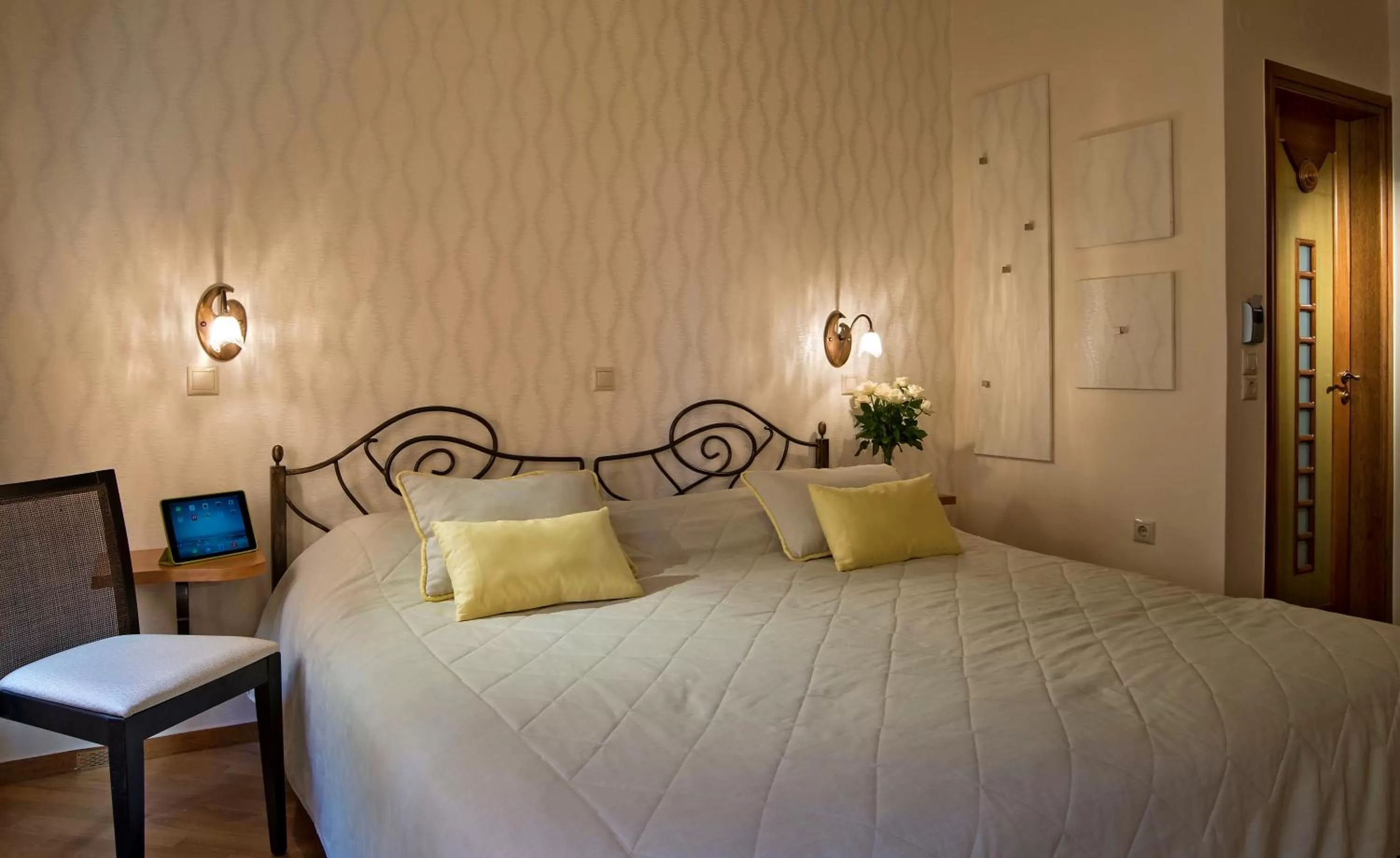 Bed in Ionas Boutique Hotel