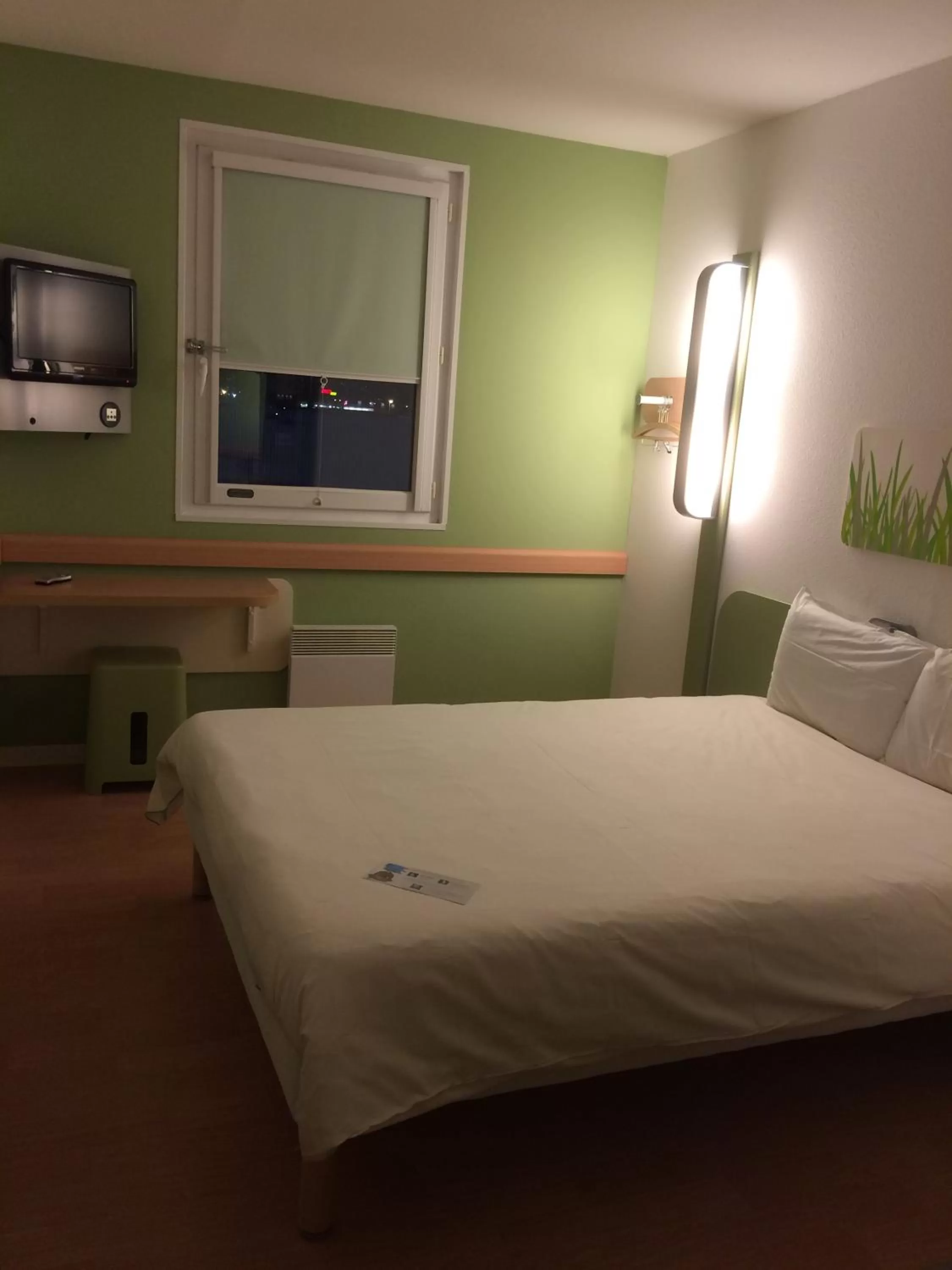 Bed in Ibis budget Verdun
