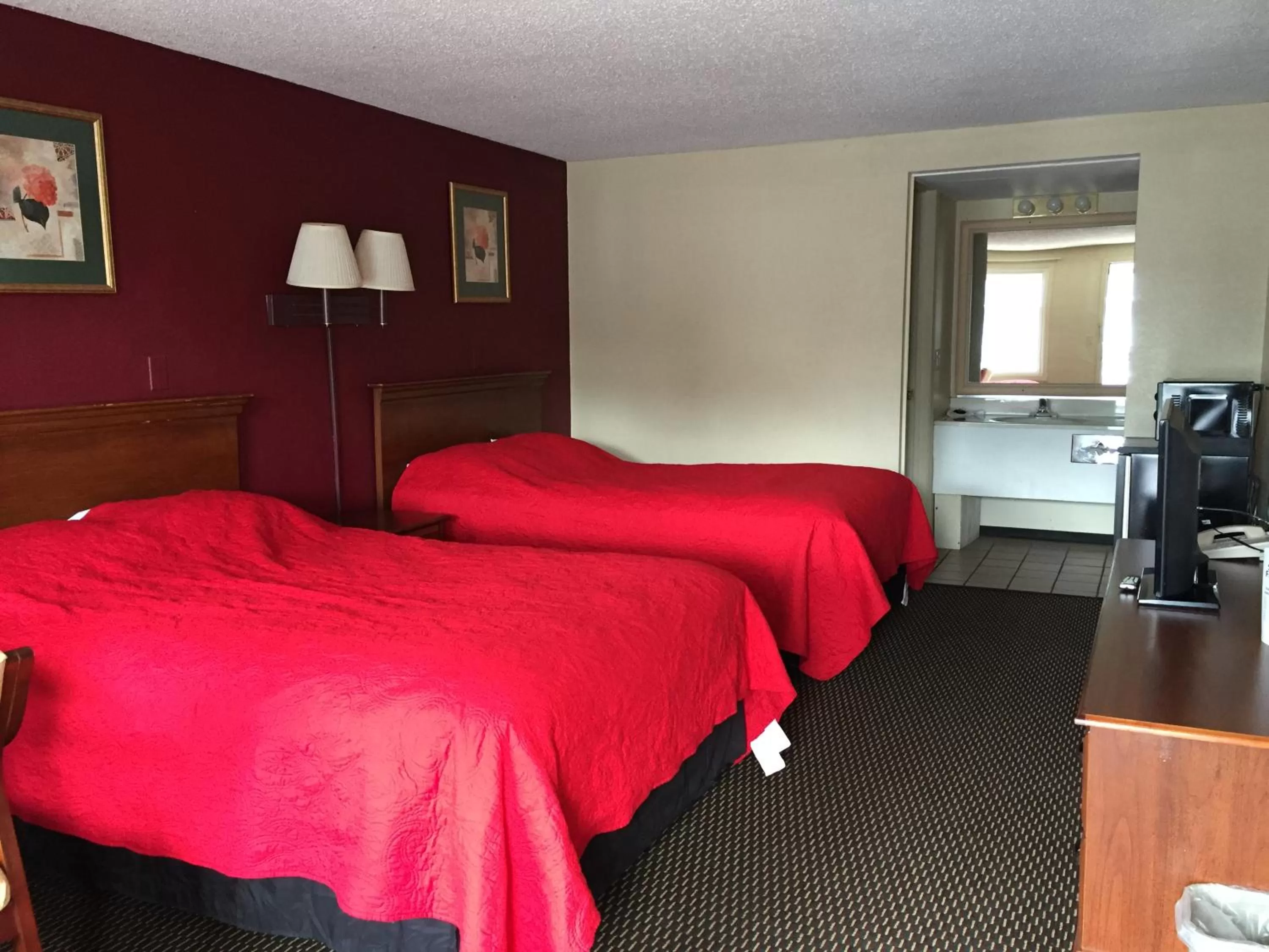Photo of the whole room, Bed in FairBridge Inn Express Merrillville