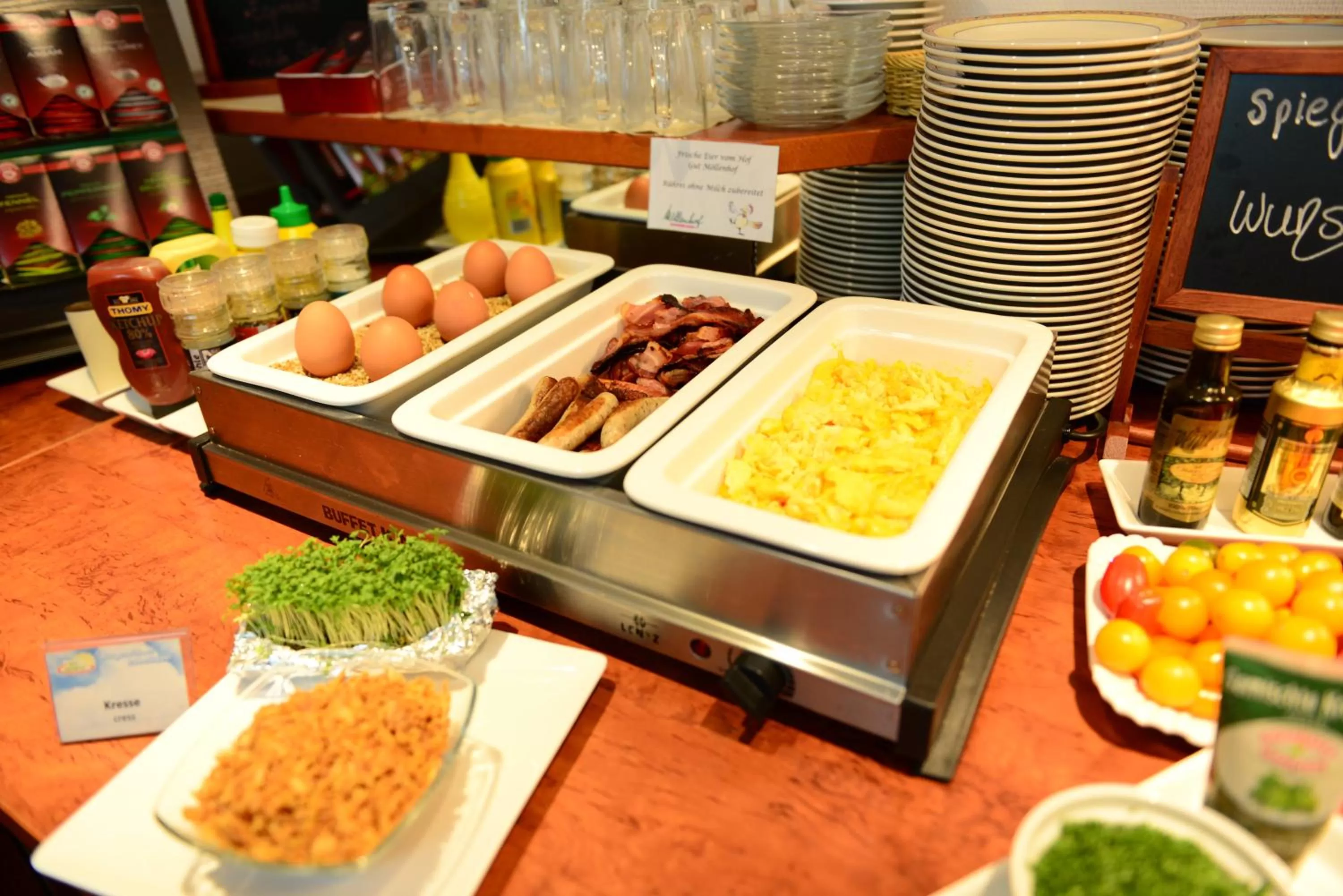 Buffet breakfast in Hotel National Düsseldorf (Superior)
