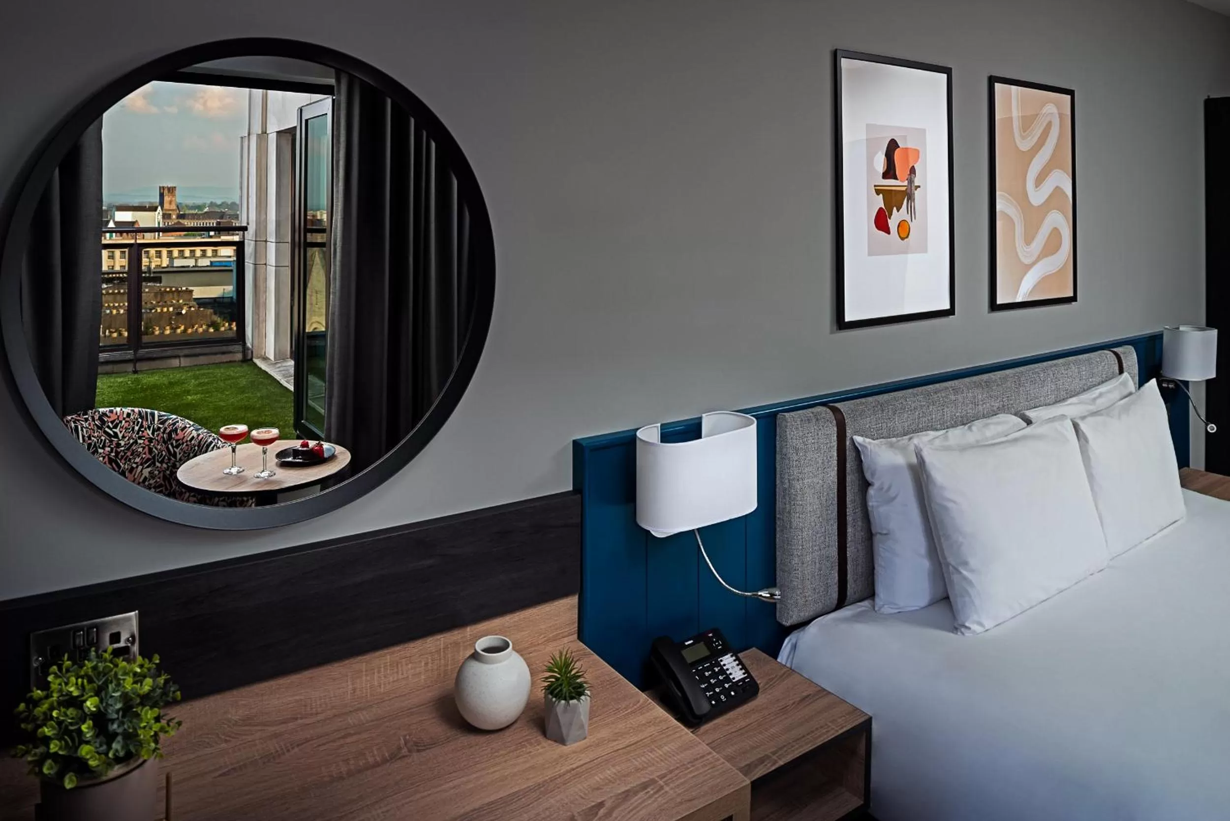 Property building, Bed in George Limerick Hotel