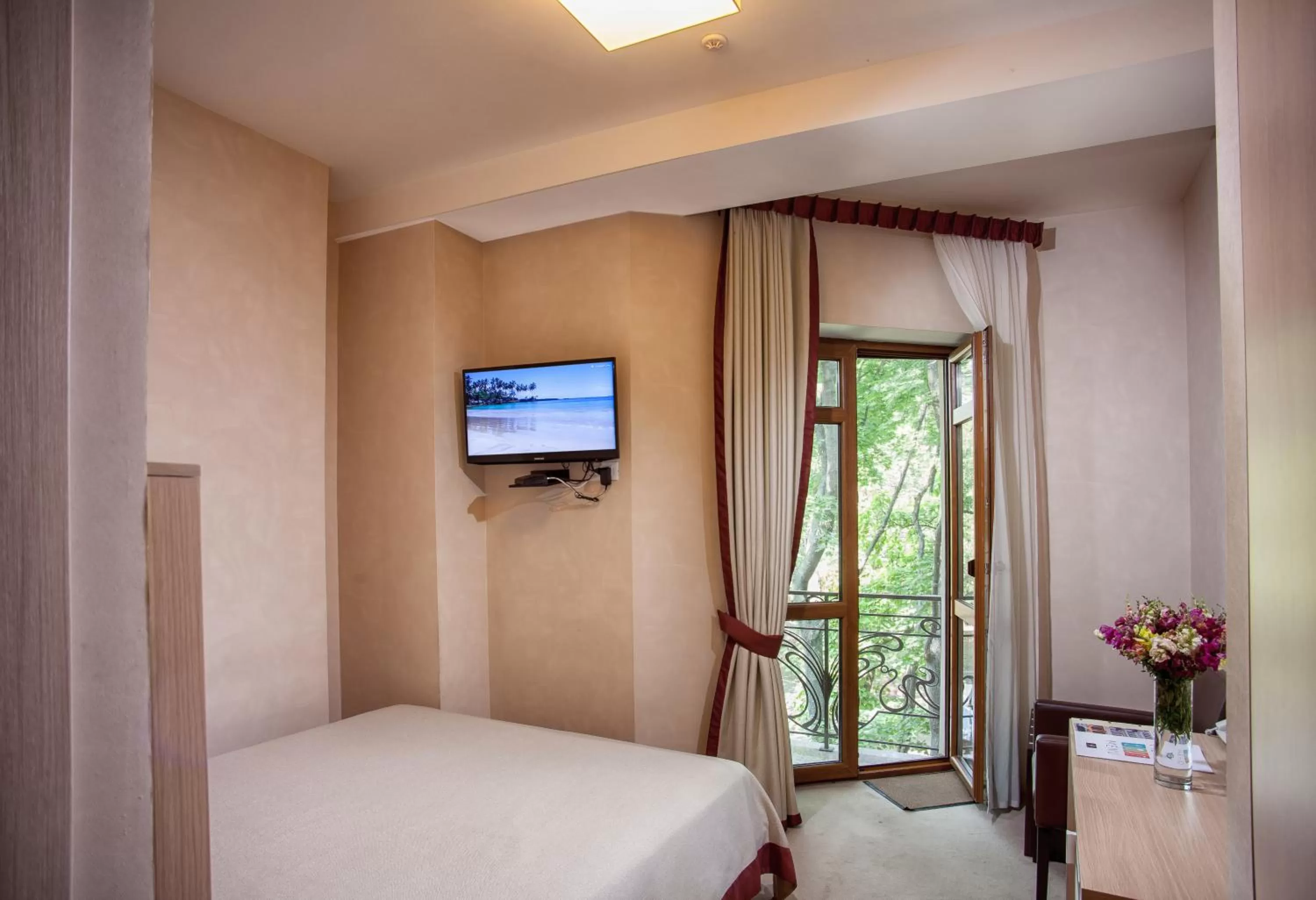 Photo of the whole room, Bed in Boutique Hotel Palais Royal