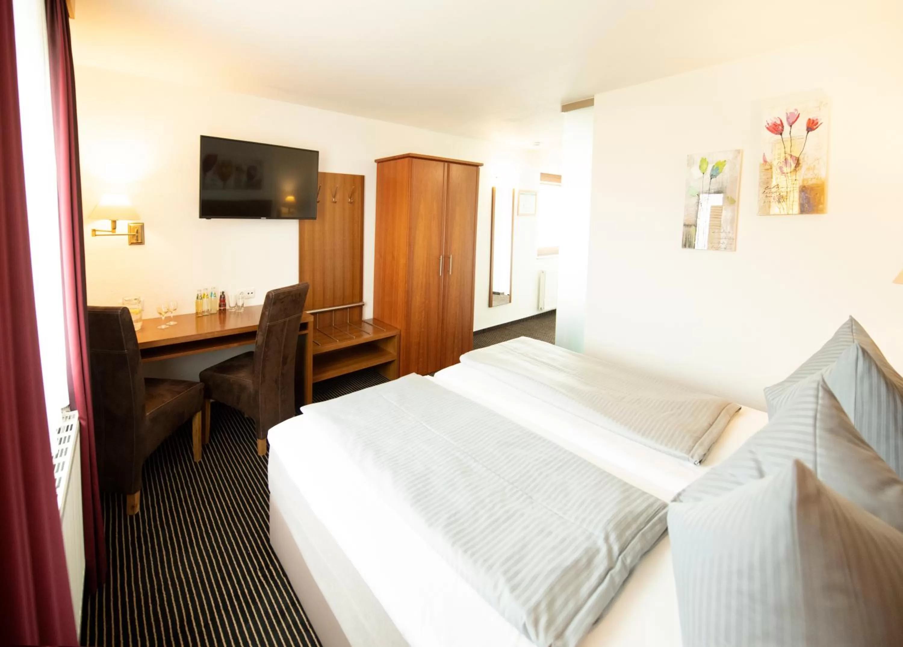 Photo of the whole room, Bed in Stadthotel Giengen