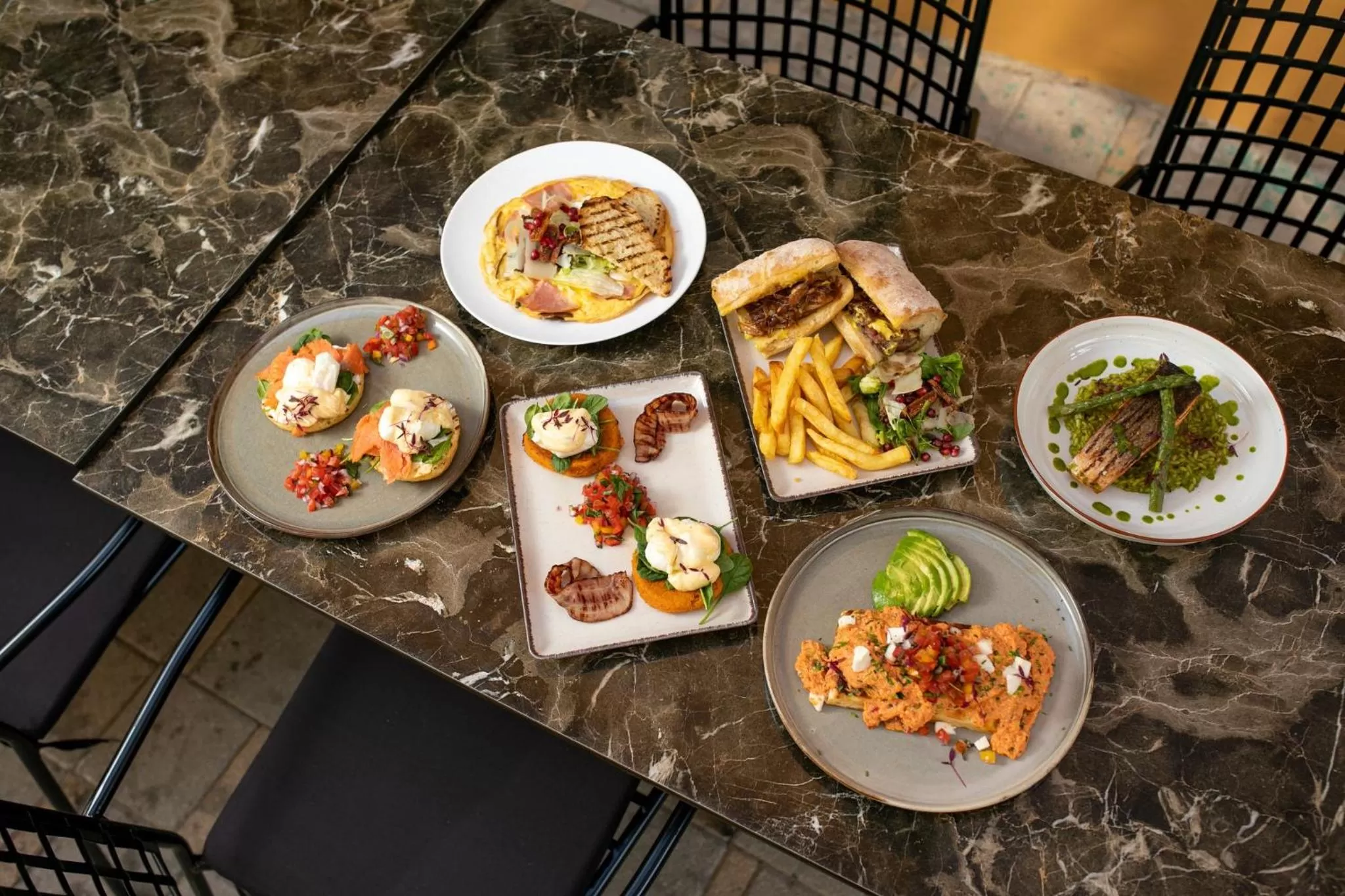 Restaurant/places to eat in Madama Residence