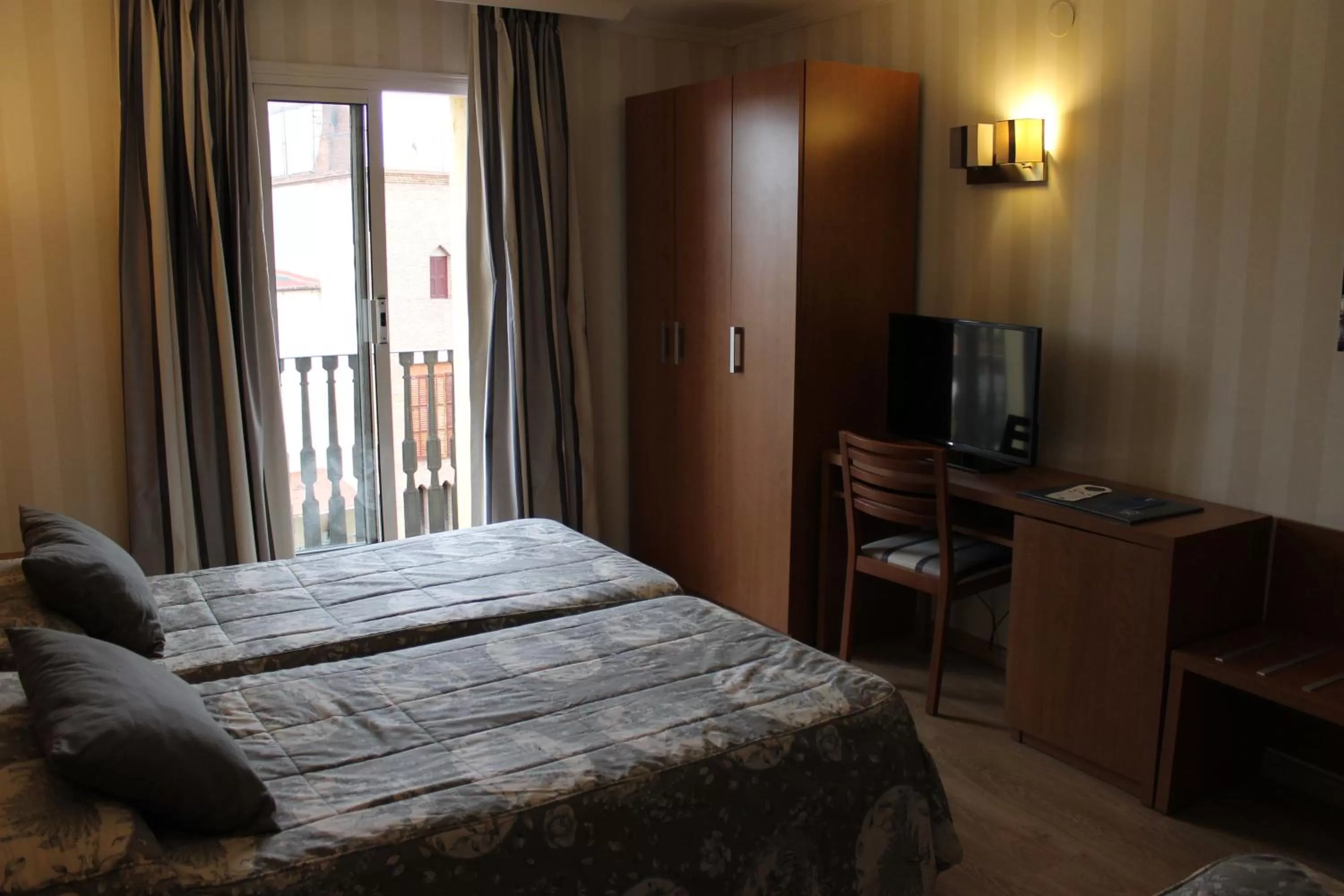 Bedroom, Bed in Ramblas Hotel