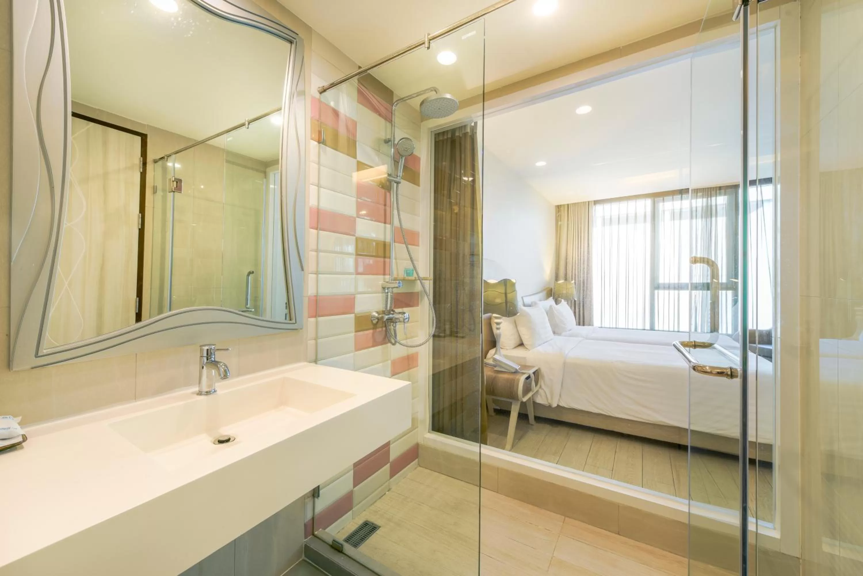 Toilet, Bed in Le Tada Parkview Hotel