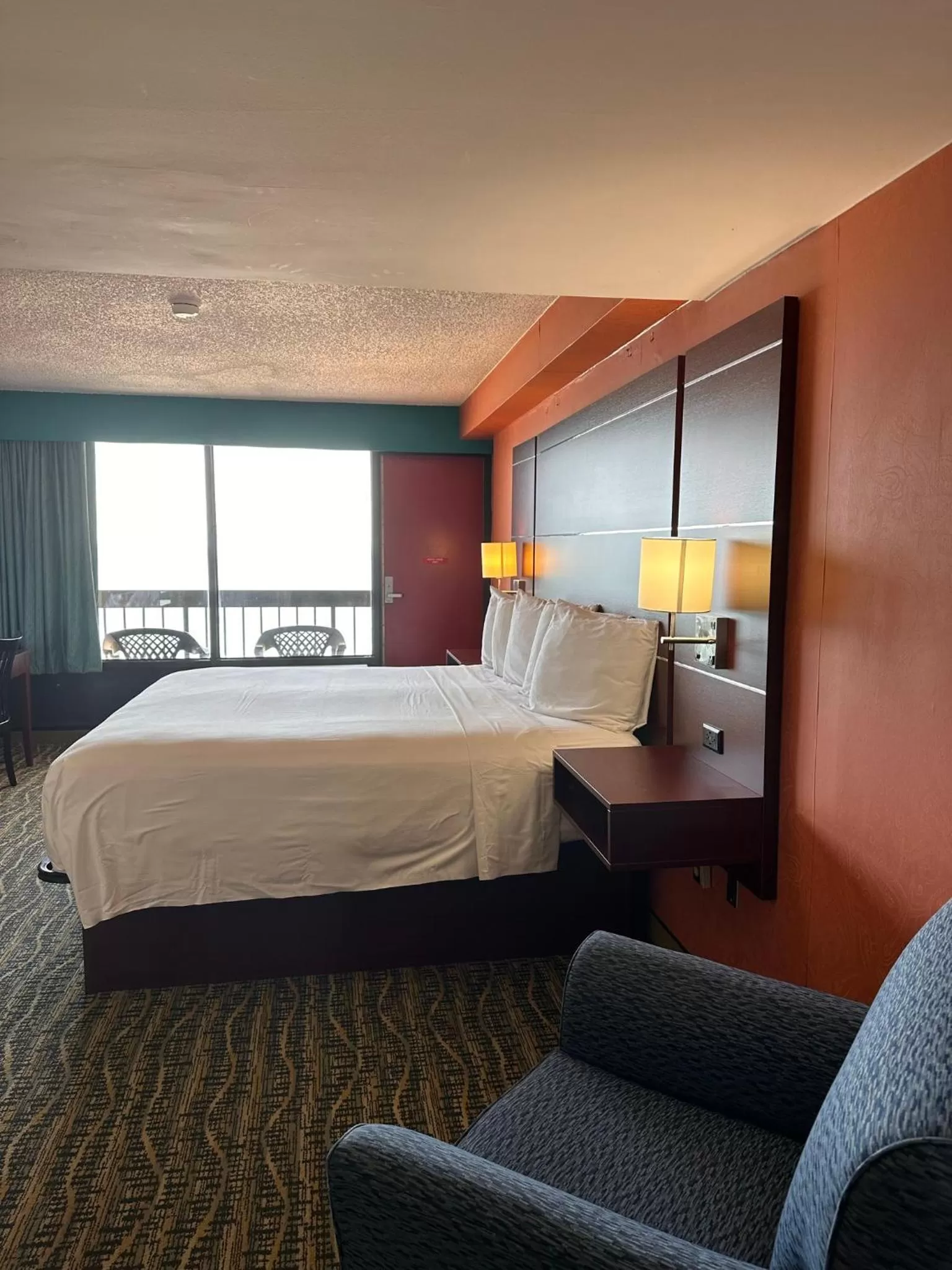 Bedroom, Bed in The Breakers Resort Inn