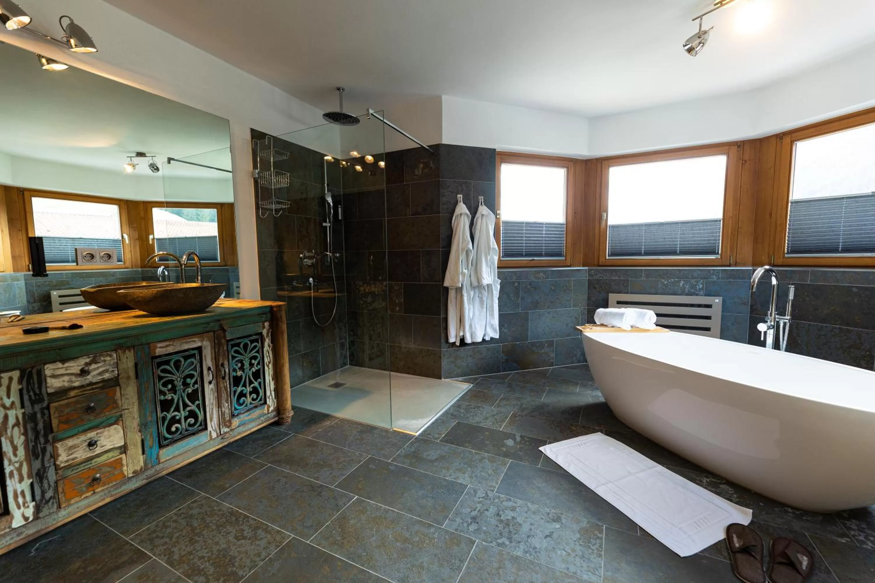 Bathroom in Wellness Aparthotel "Lechlife" incl Pool - 400m zum LIFT