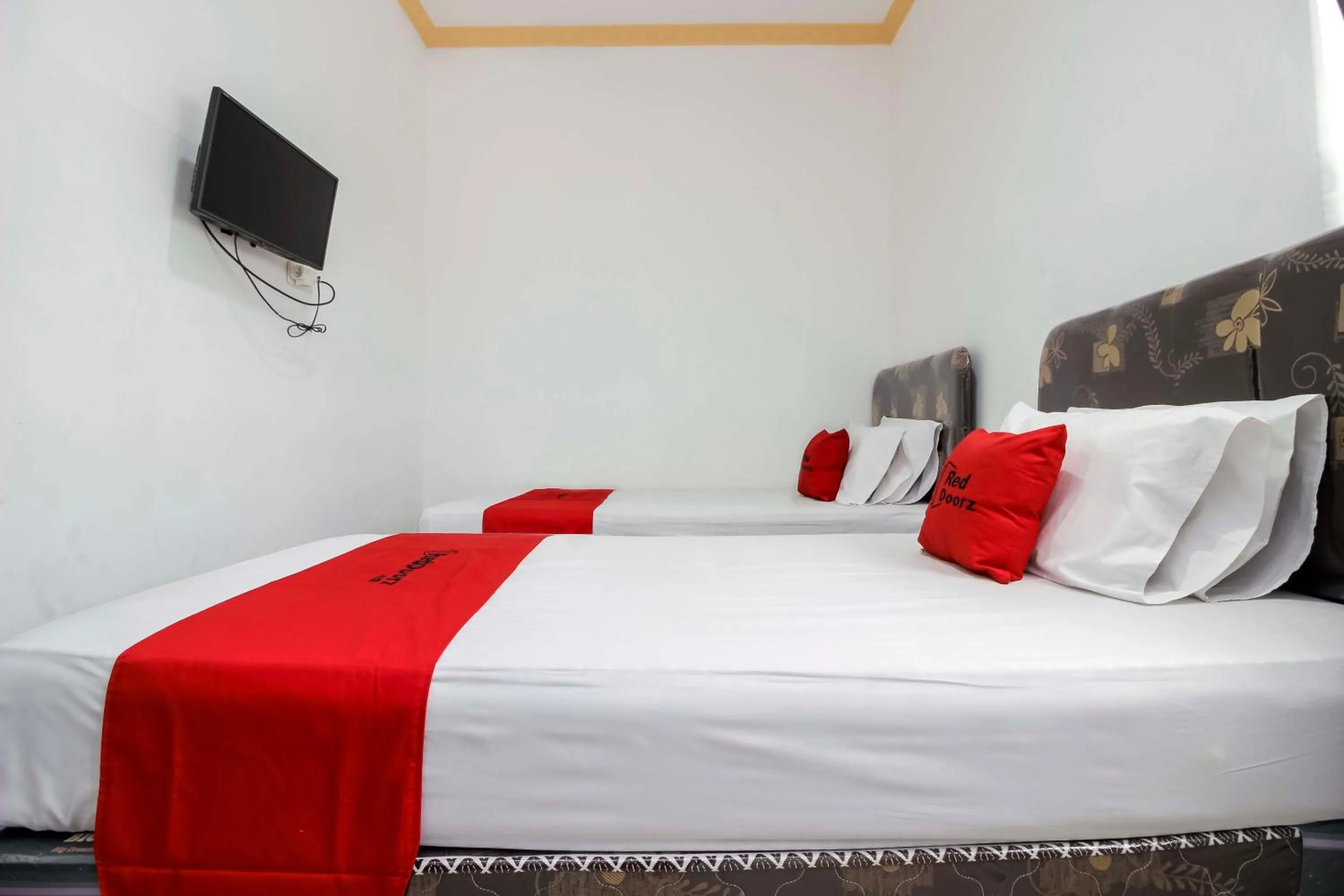 Bedroom, Bed in RedDoorz near Sam Ratulangi Airport Manado